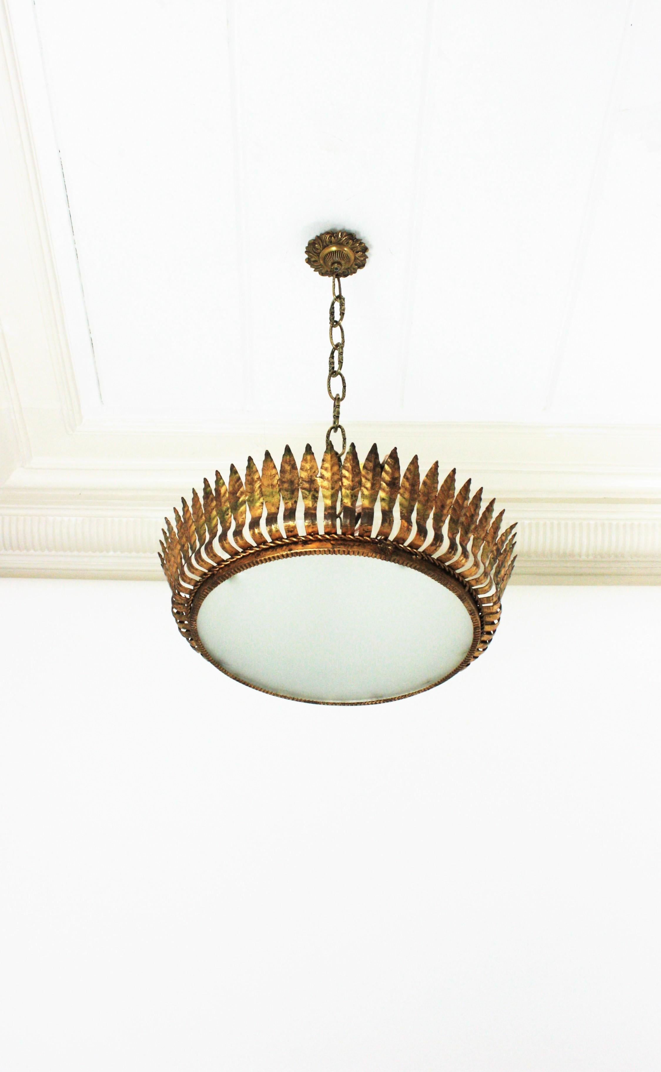 Large Spanish Crown Sunburst Leafed Light Fixture in Gilt Metal & Frosted Glass In Good Condition For Sale In Barcelona, ES