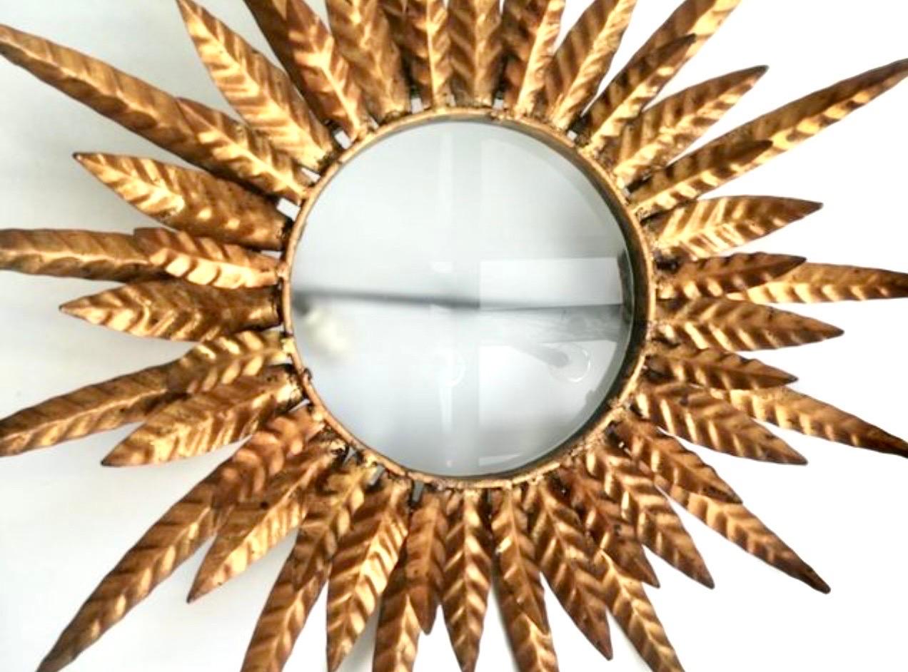 Grande monture espagnole en verre rond, dorée à l'or fin, circa 1950 en vente 3