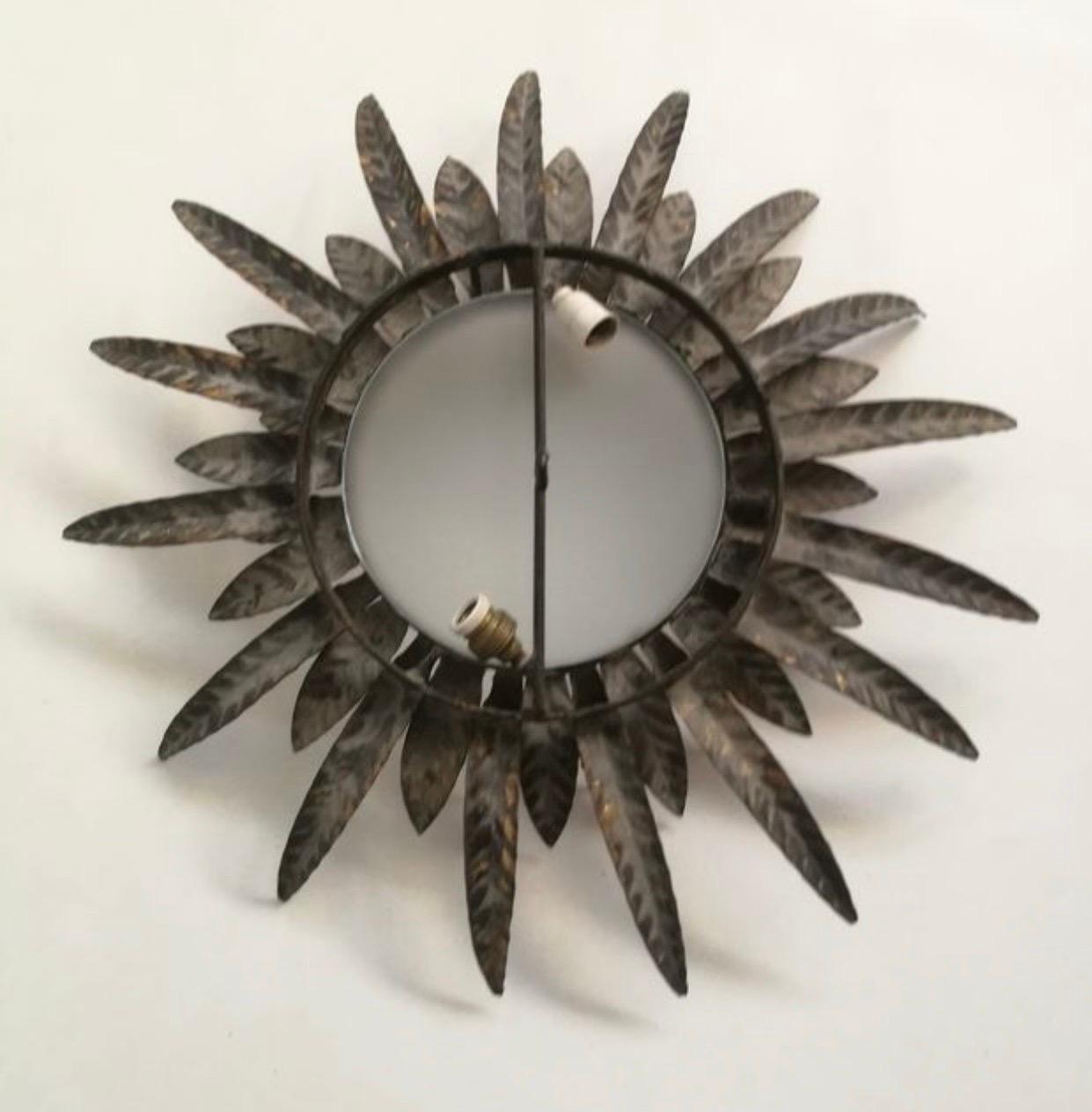 Grande monture espagnole en verre rond, dorée à l'or fin, circa 1950 Bon état - En vente à La xara, VC