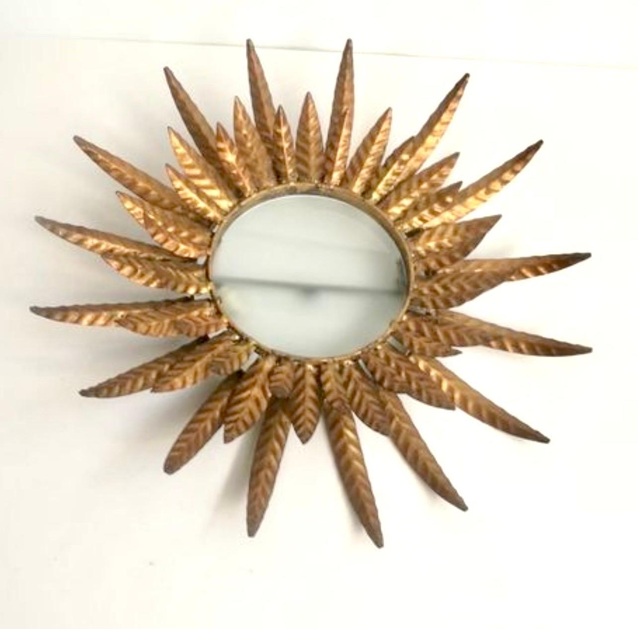 Grande monture espagnole en verre rond, dorée à l'or fin, circa 1950 en vente 1