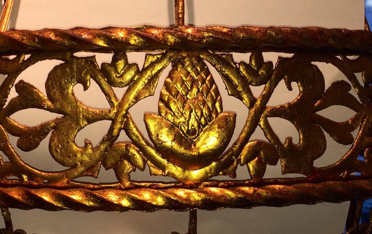 Großer spanischer Kronleuchter aus vergoldetem Metall (Frühes 20. Jahrhundert) im Angebot