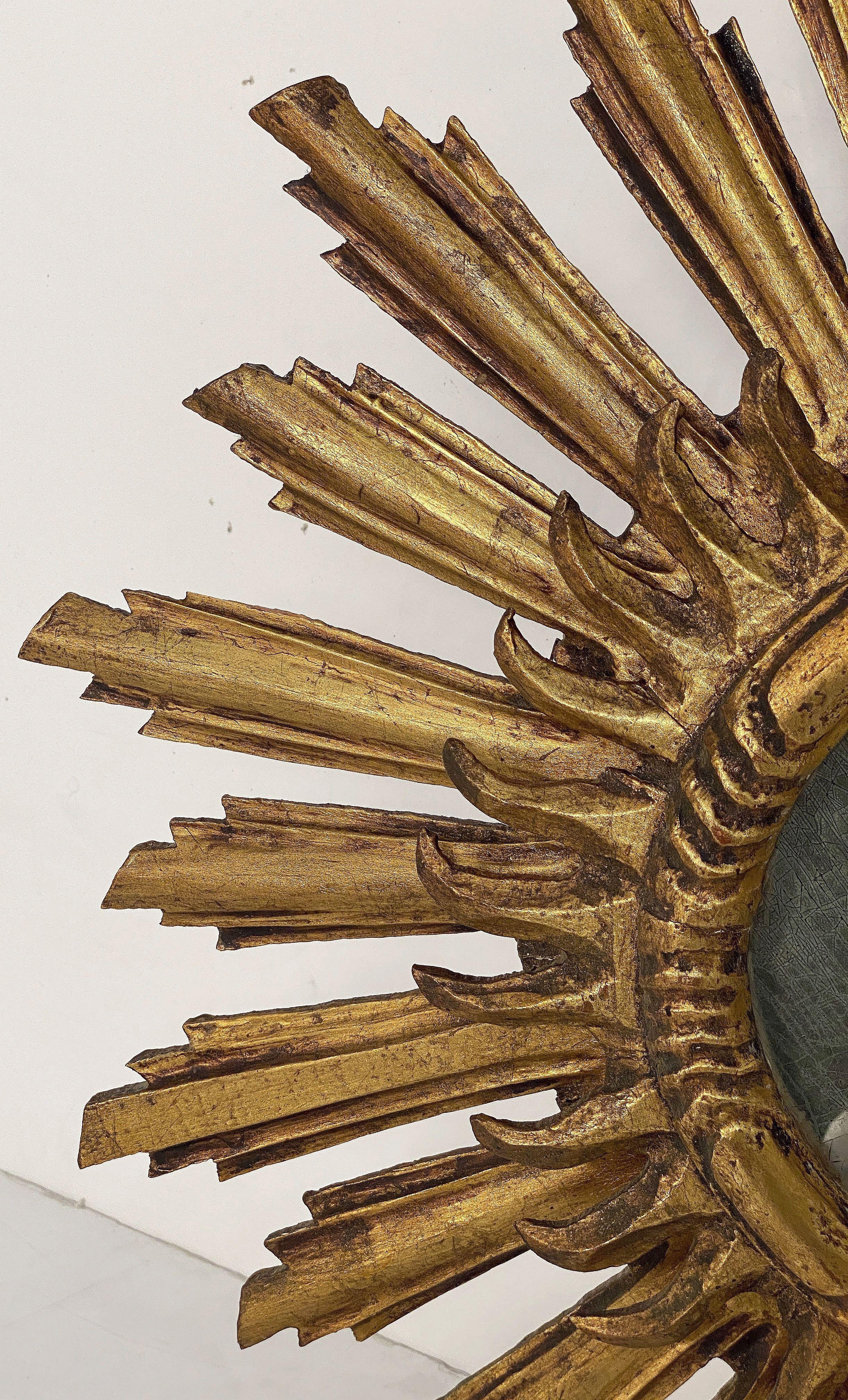 Großer spanischer vergoldeter Sunburst- oder Starburst-Spiegel (Durchmesser 29 1/4) (Moderne der Mitte des Jahrhunderts) im Angebot