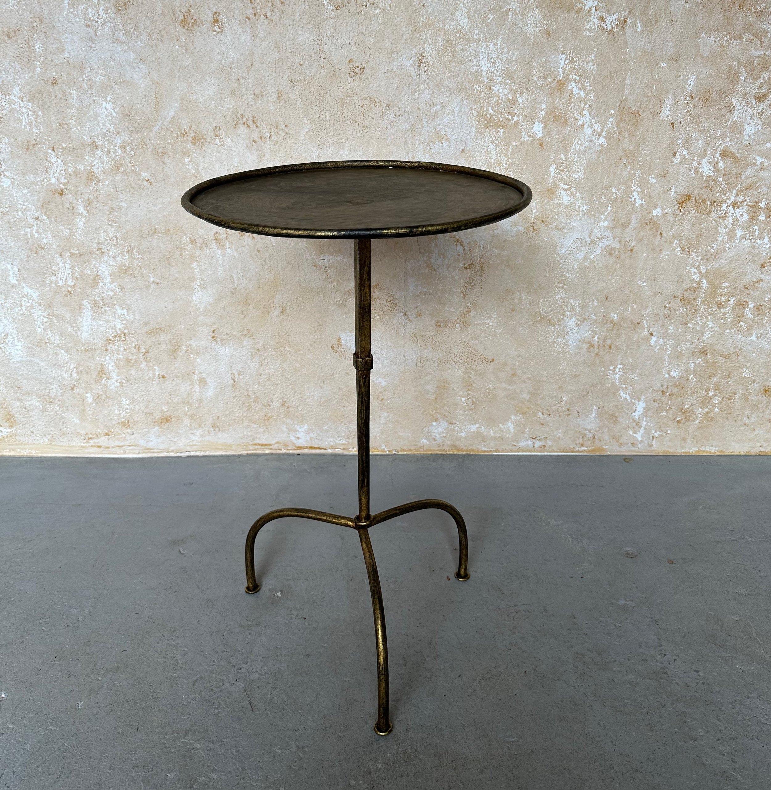 This elegant Spanish iron end or drinks table was recently hand crafted by skilled European artisans using traditional iron working techniques. It features a tapered square central stem highlighted by a central collar accent on an elegantly arched