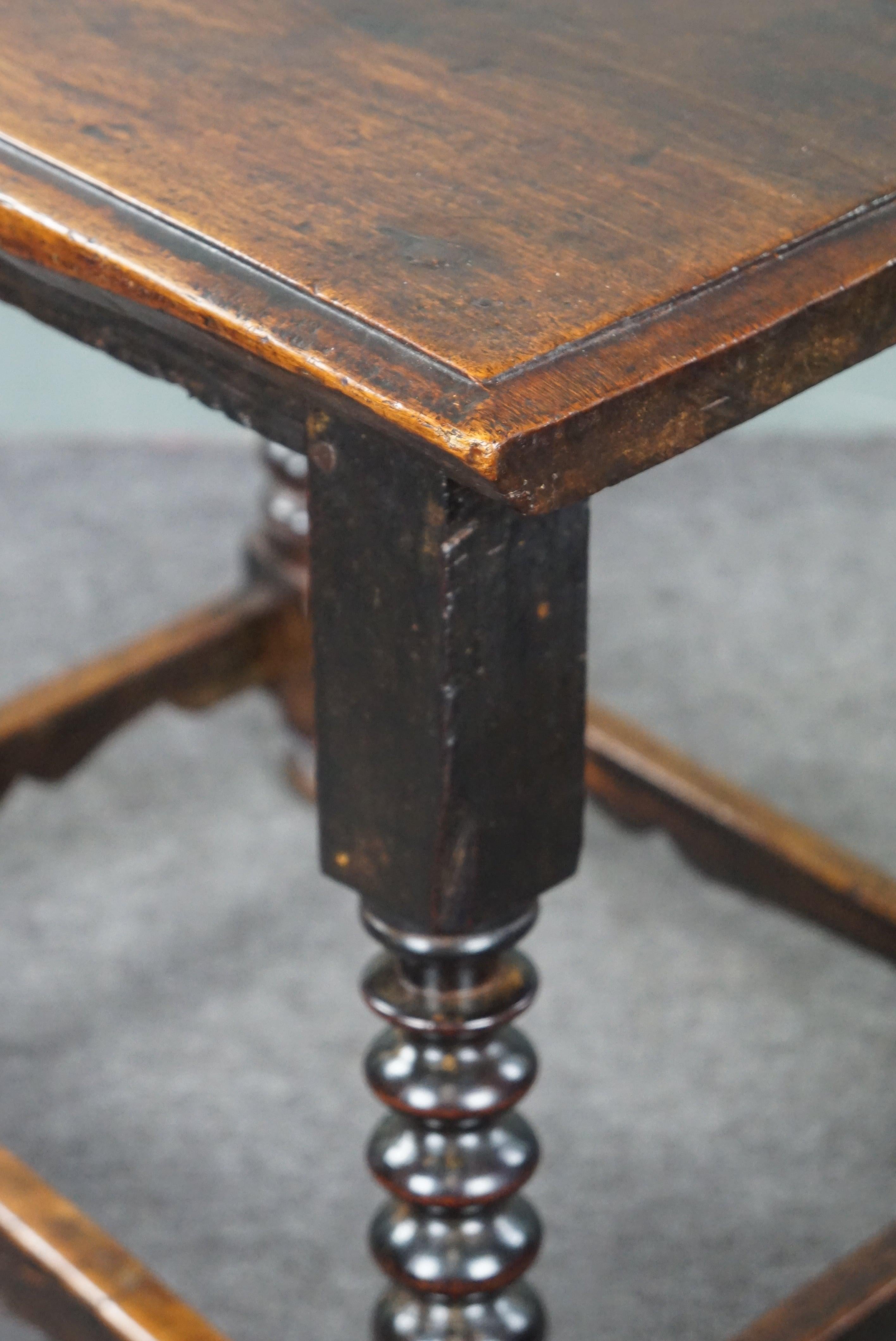 Large Spanish joint stool from the late 16th century with twisted legs For Sale 5