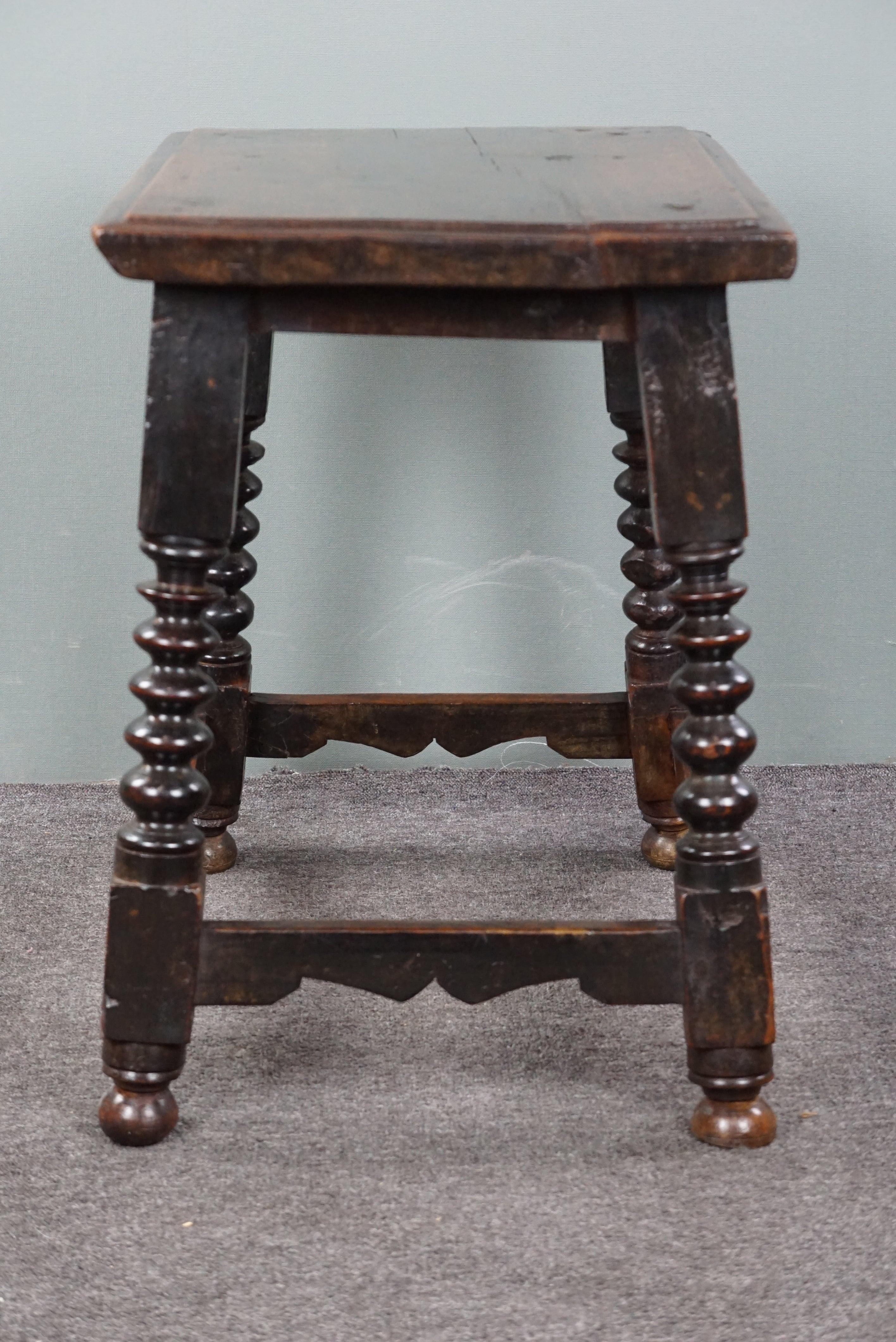 Wood Large Spanish joint stool from the late 16th century with twisted legs For Sale