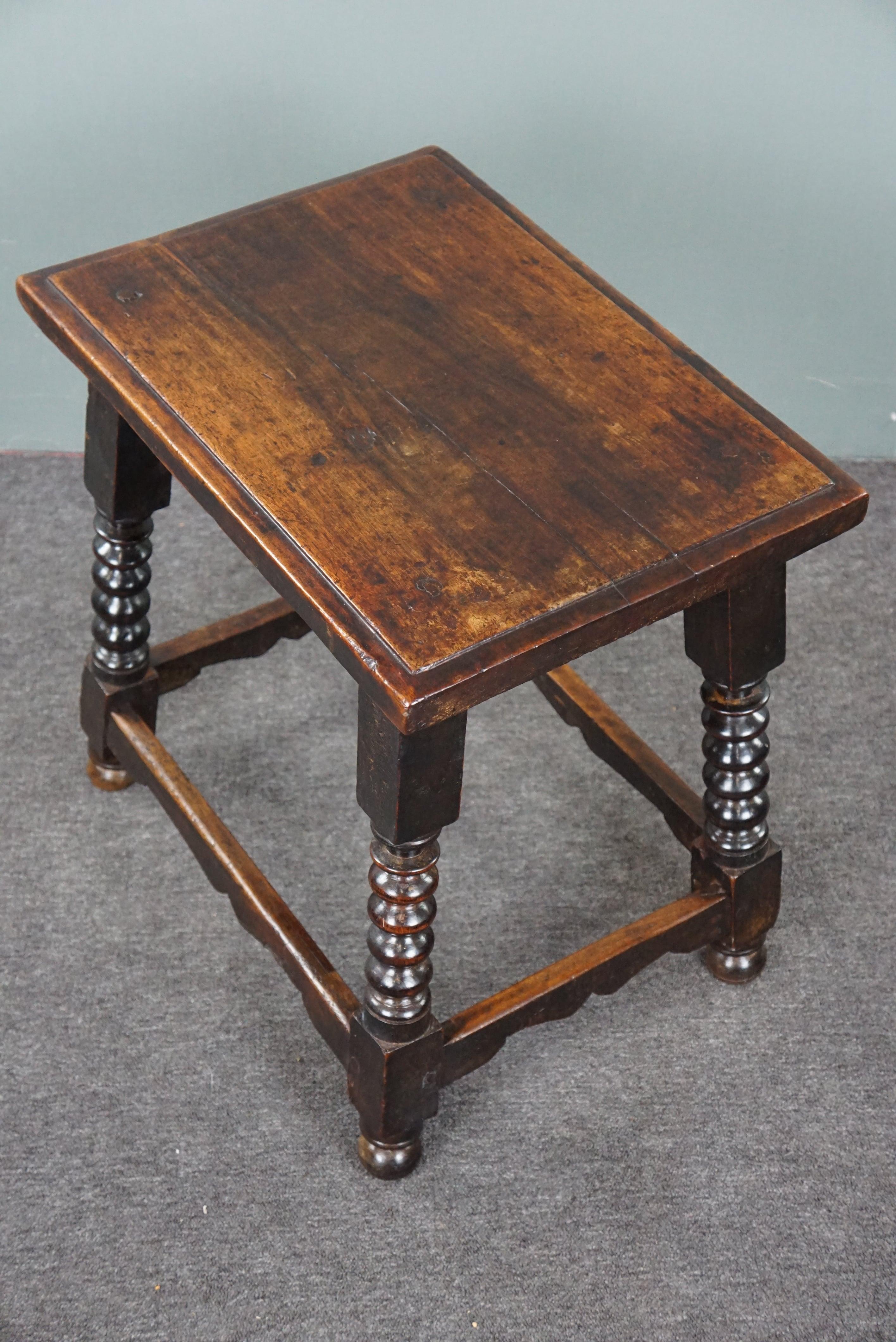 Large Spanish joint stool from the late 16th century with twisted legs For Sale 1