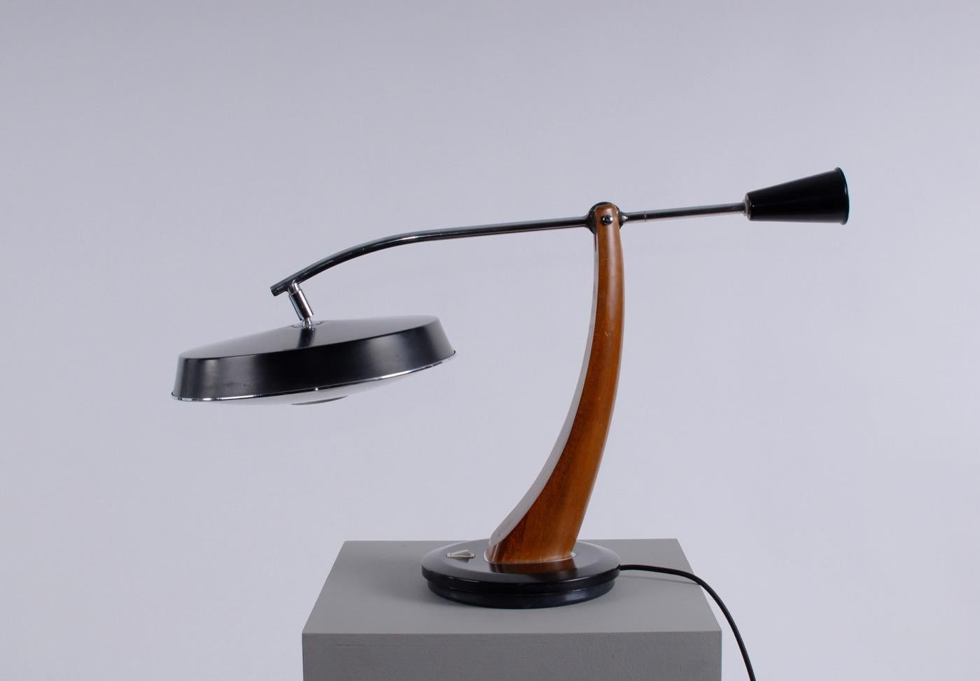 Large Spanish Mid-Century Modern Adjustable Metal and Oak Desk Table Lamp Fase For Sale 4