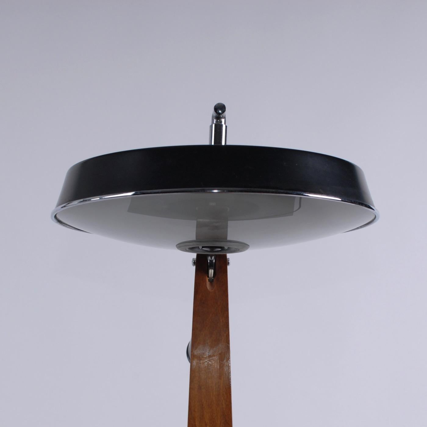 Large Spanish Mid-Century Modern Adjustable Metal and Oak Desk Table Lamp Fase For Sale 2
