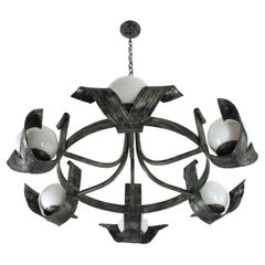 Großer spanischer Opalglaskronleuchter aus versilbertem Schmiedeeisen, 1950er Jahre