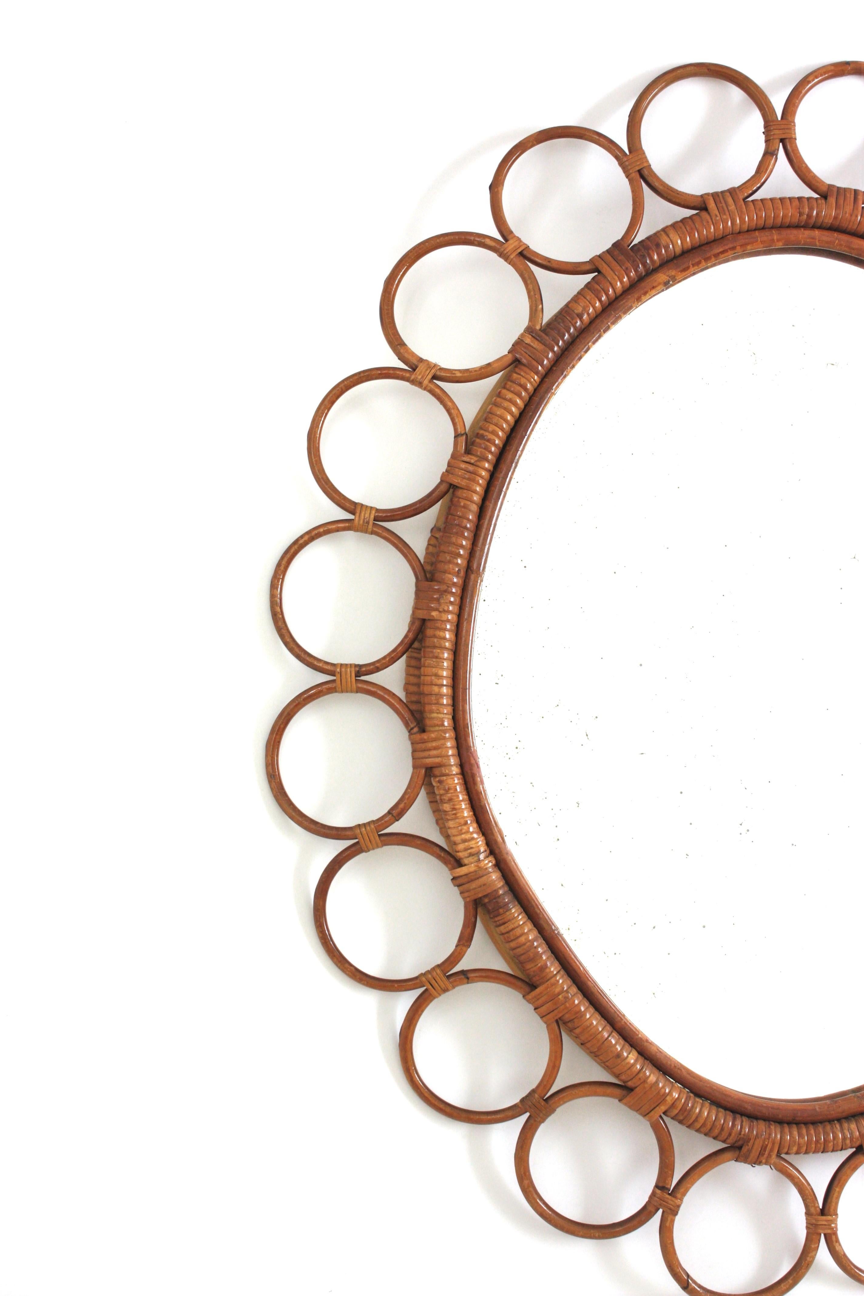 Grande specchio ovale in rattan spagnolo con cornice ad anelli In condizioni buone in vendita a Barcelona, ES