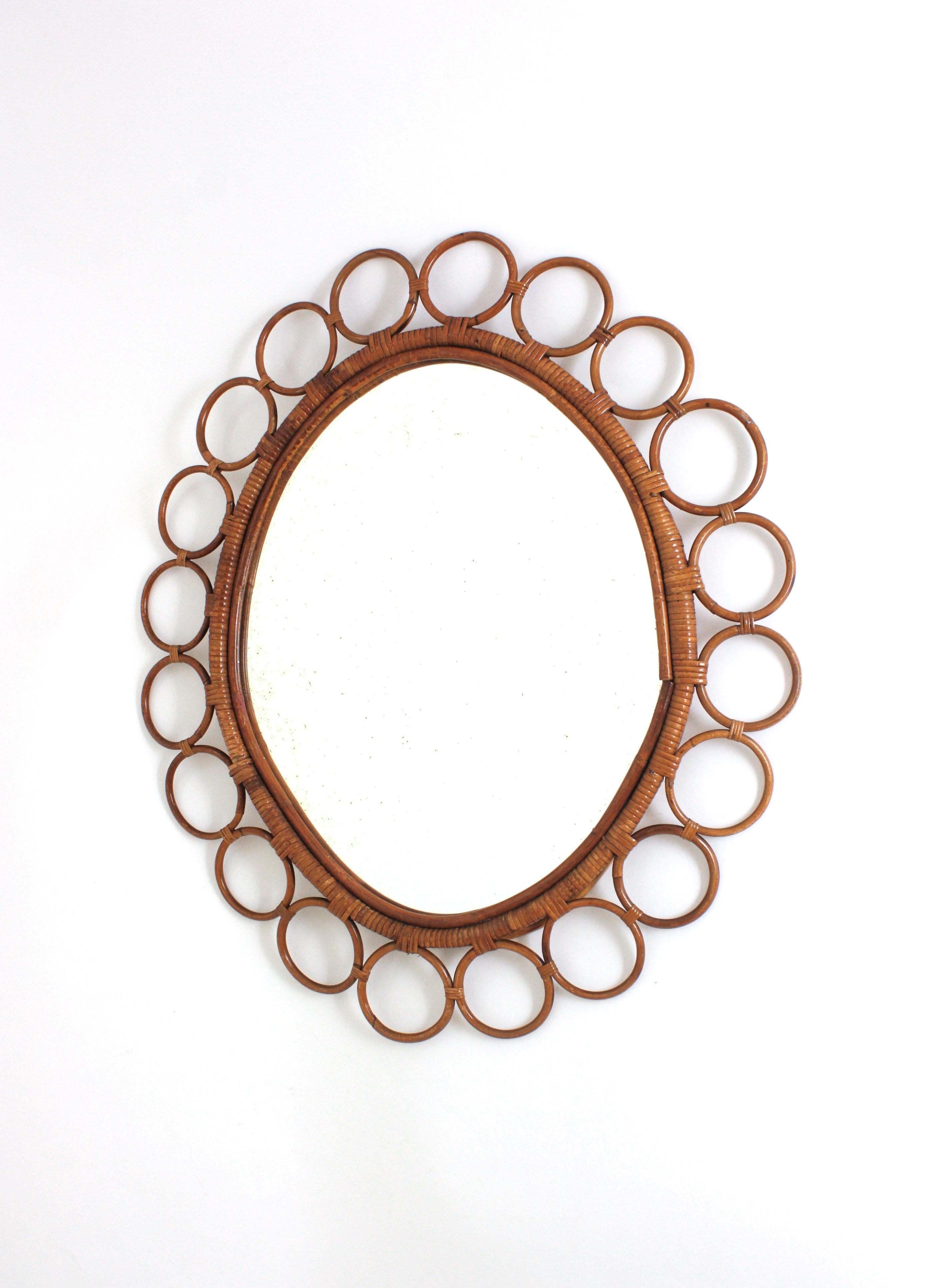 Grande specchio ovale in rattan spagnolo con cornice ad anelli in vendita 1
