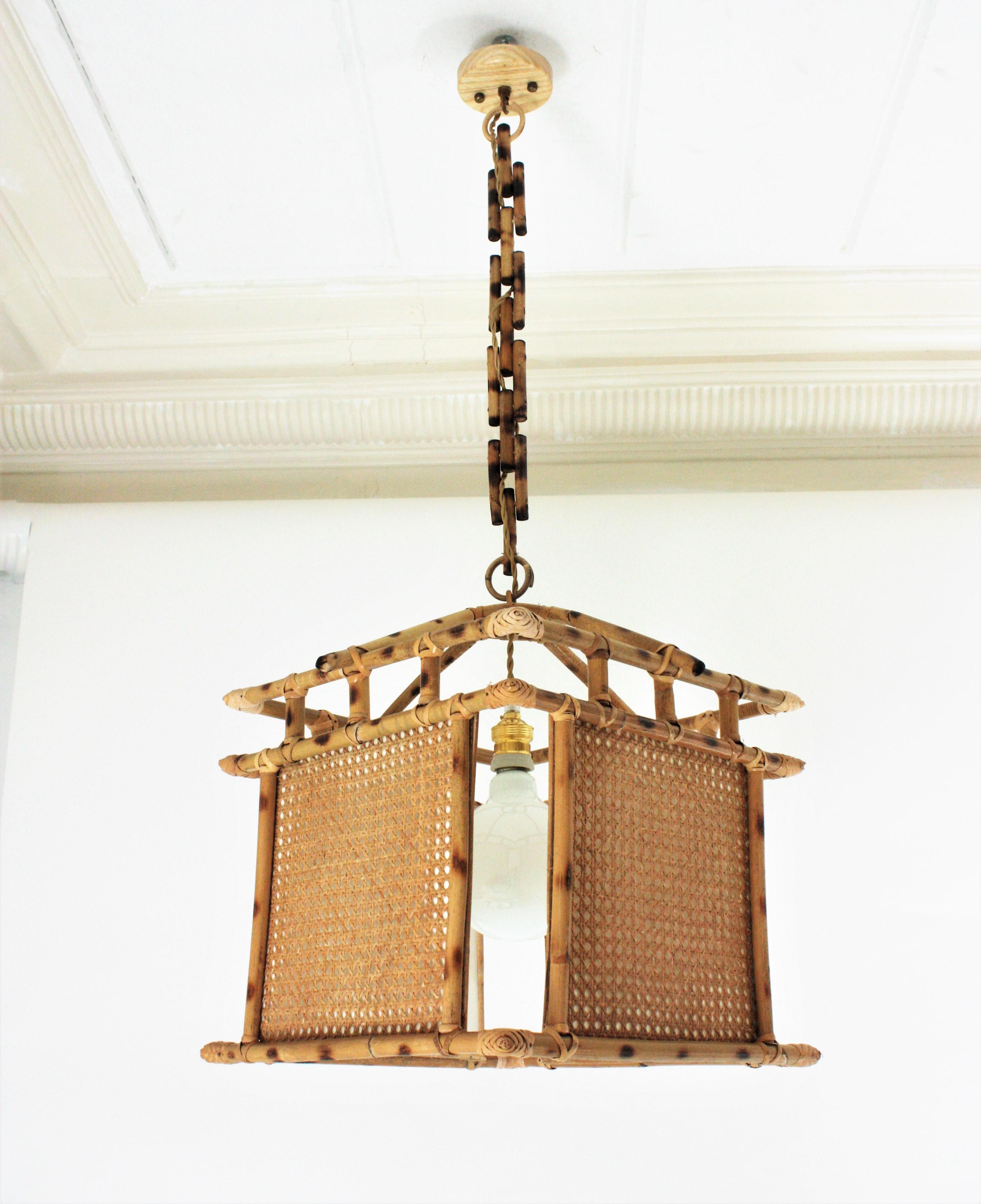 Large Spanish Rattan Wicker Wire Pendant Lantern Chinoiserie Inspired, 1960s In Good Condition For Sale In Barcelona, ES