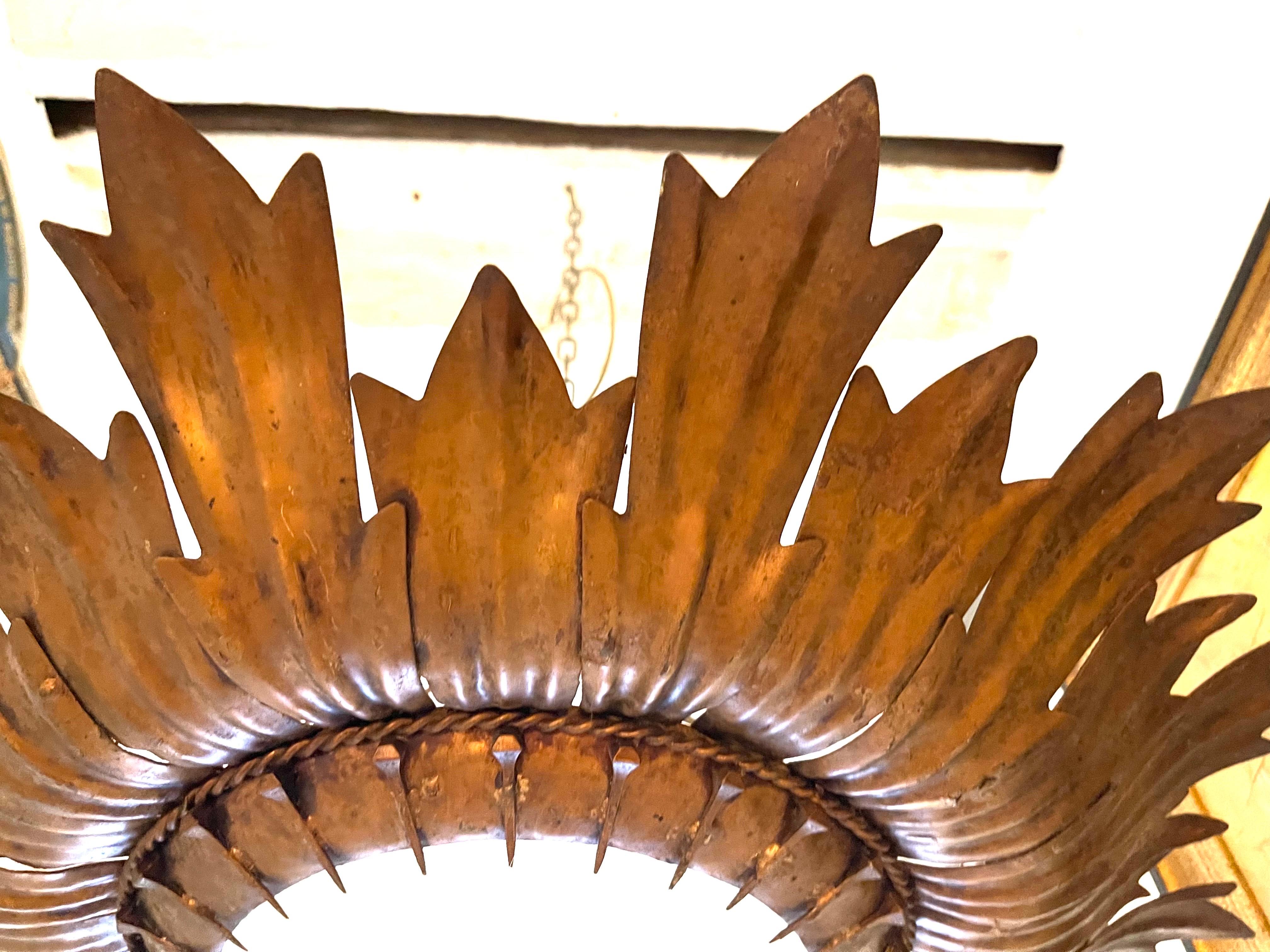 Spagnolo Grande apparecchio spagnolo Sunburst con finitura in rame Supporto in metallo, circa anni '50 in vendita