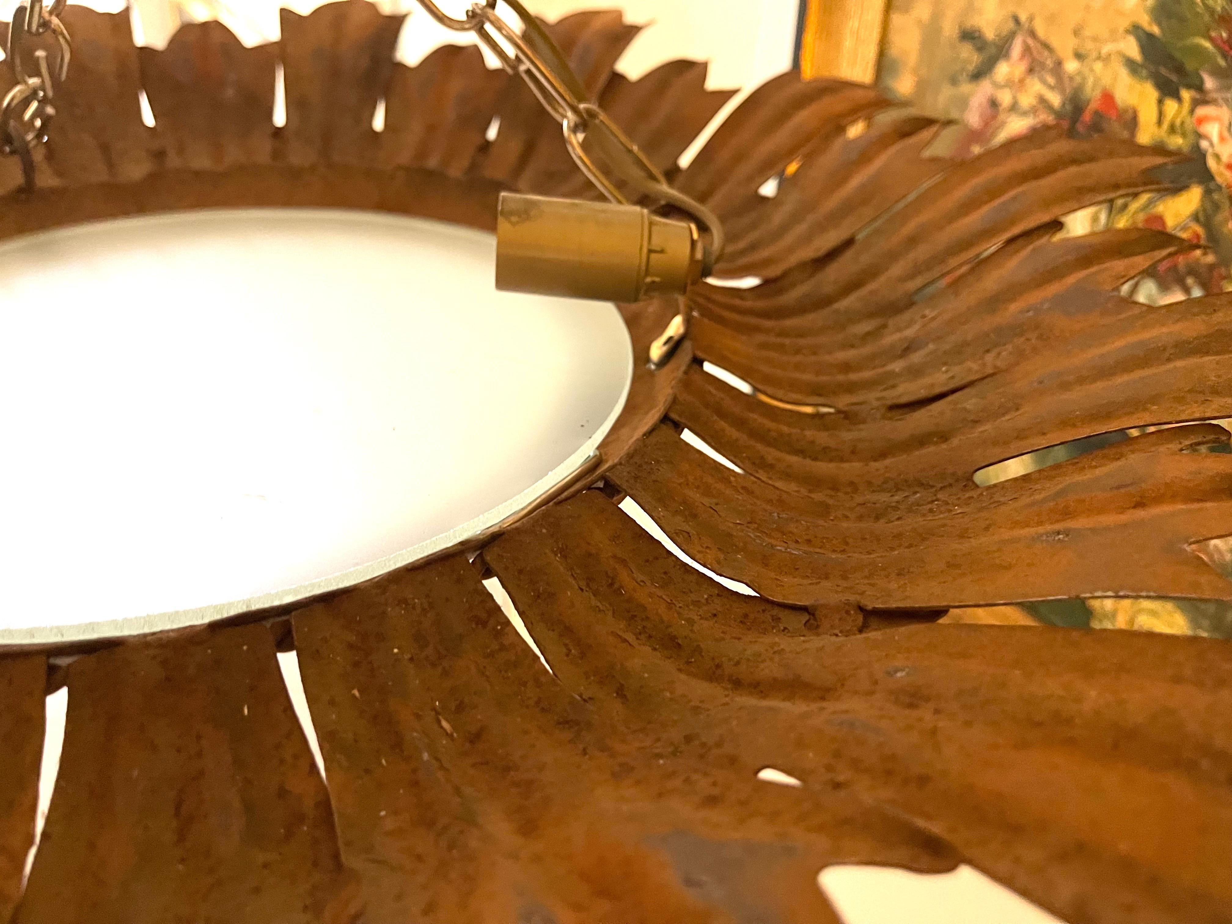 Grande apparecchio spagnolo Sunburst con finitura in rame Supporto in metallo, circa anni '50 In condizioni buone in vendita a La xara, VC