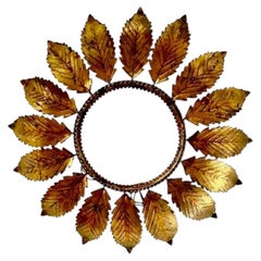 Gran empotrable español de metal dorado con soporte, hacia 1950