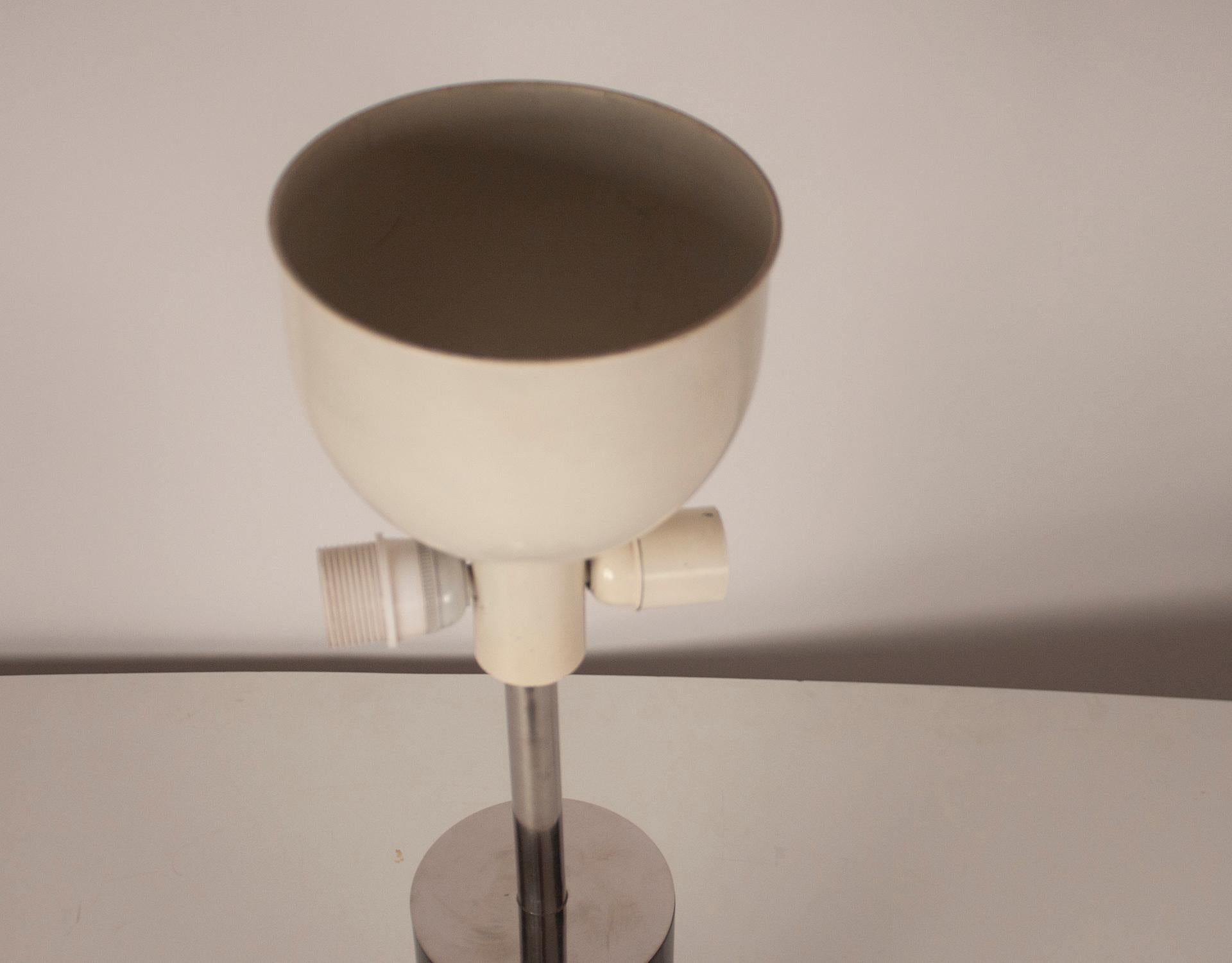 Große Reggiani-Tischlampe aus Chrom und schwarz emailliertem Metall, 1970er Jahre (Italienisch) im Angebot