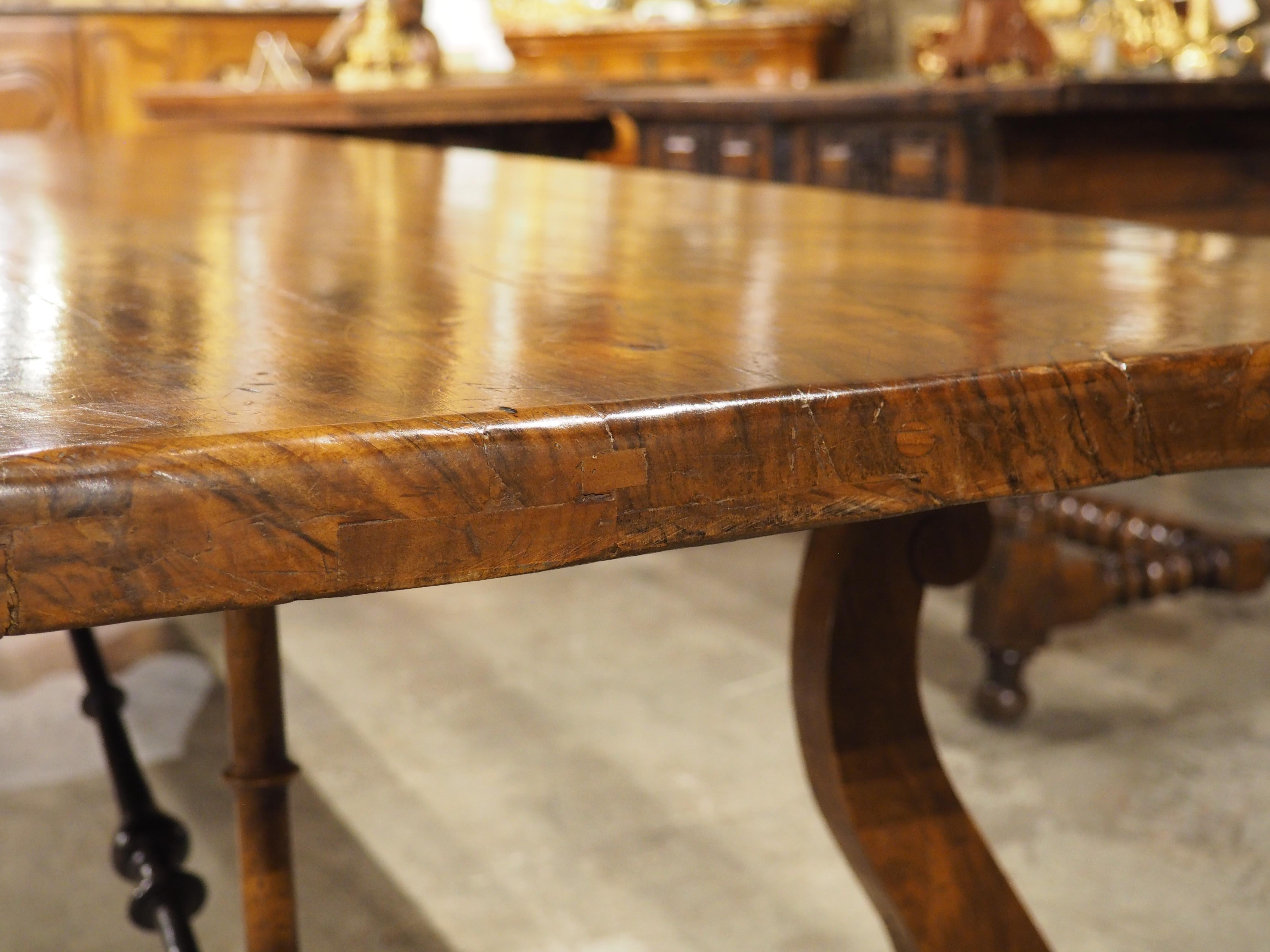 Large Spanish Walnut Dining Table With Wide Open Lyre Legs, Circa 1900 en venta 4