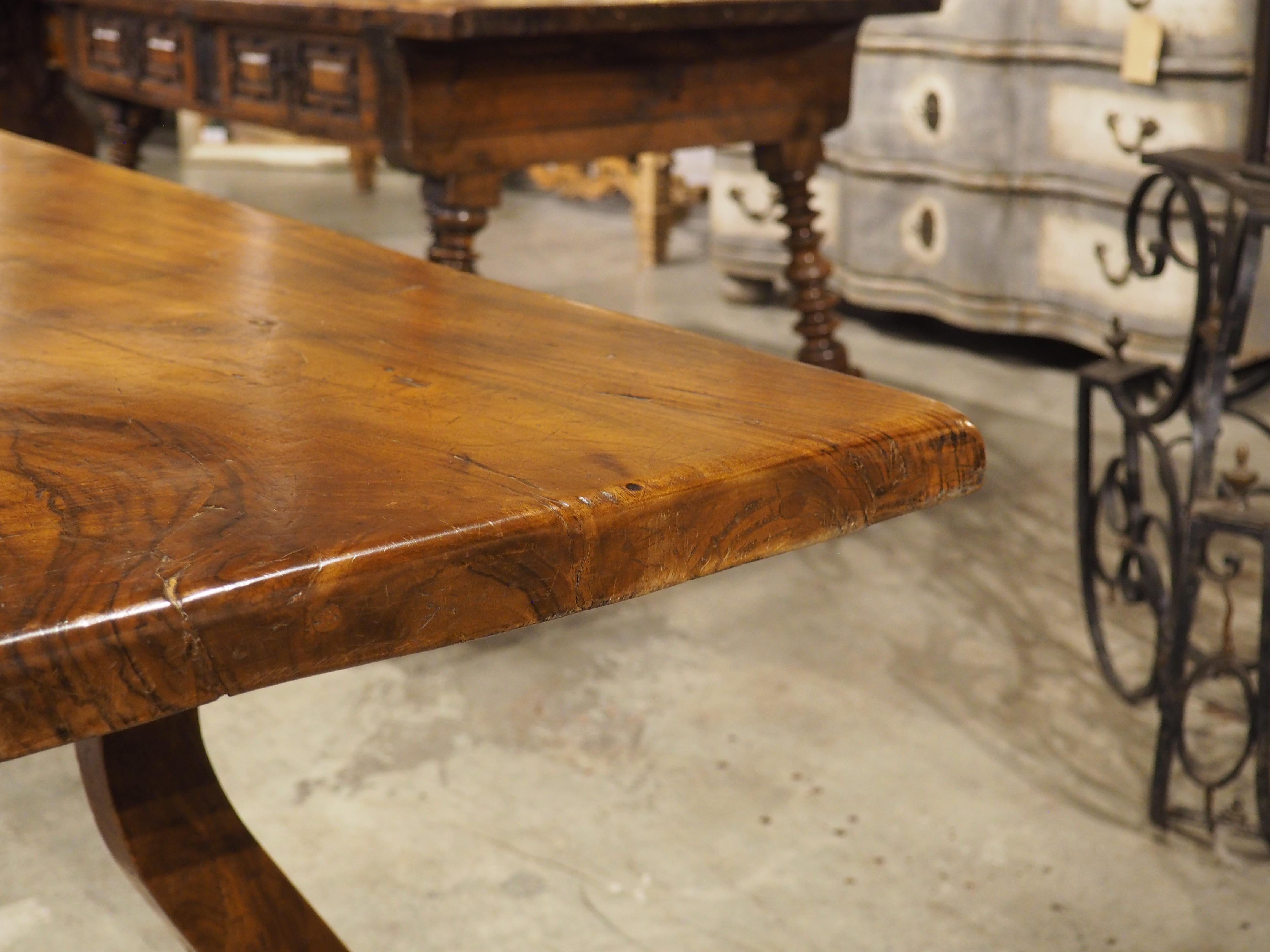 Large Spanish Walnut Dining Table With Wide Open Lyre Legs, Circa 1900 en venta 5