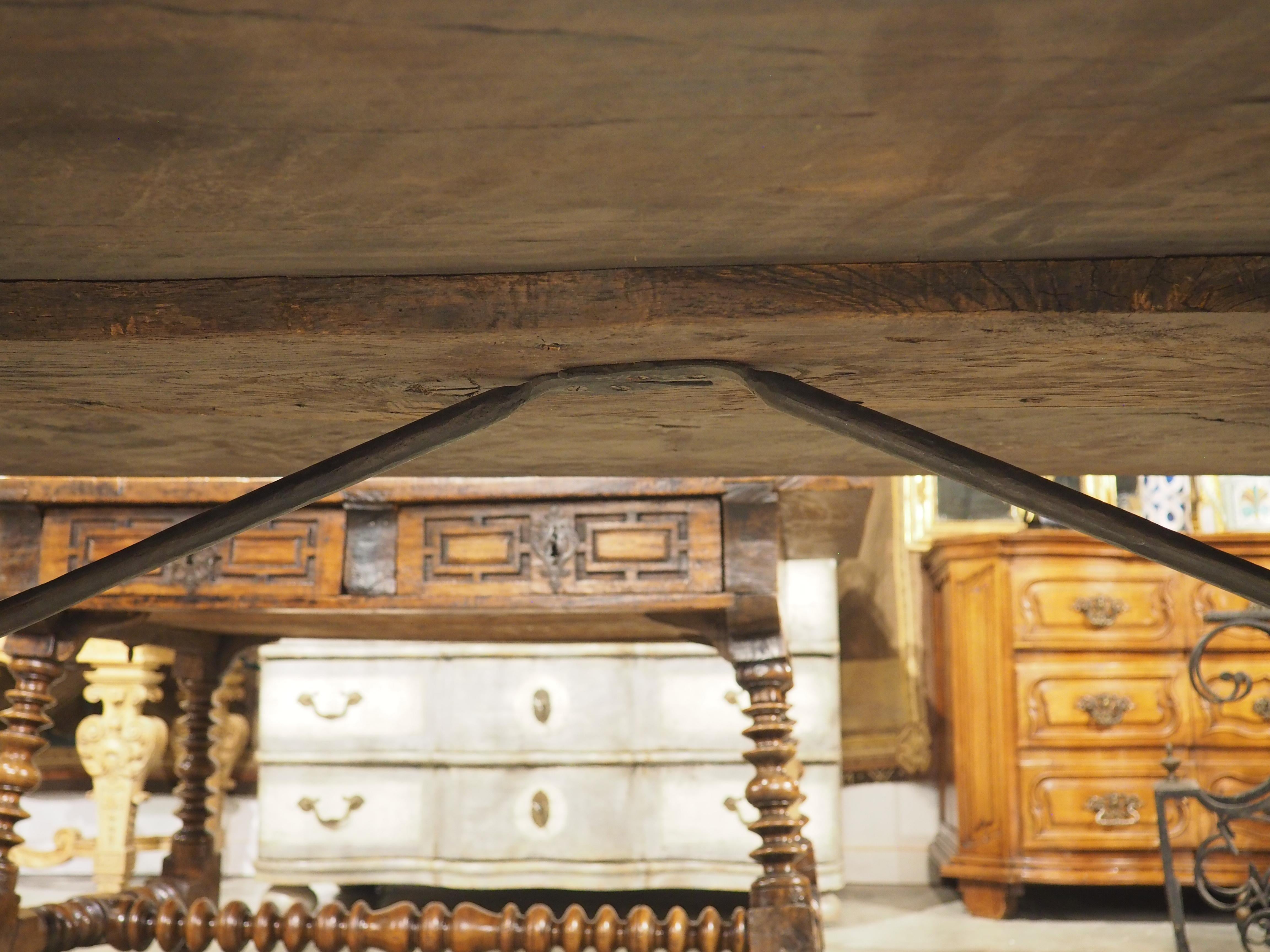 Large Spanish Walnut Dining Table With Wide Open Lyre Legs, Circa 1900 en venta 12