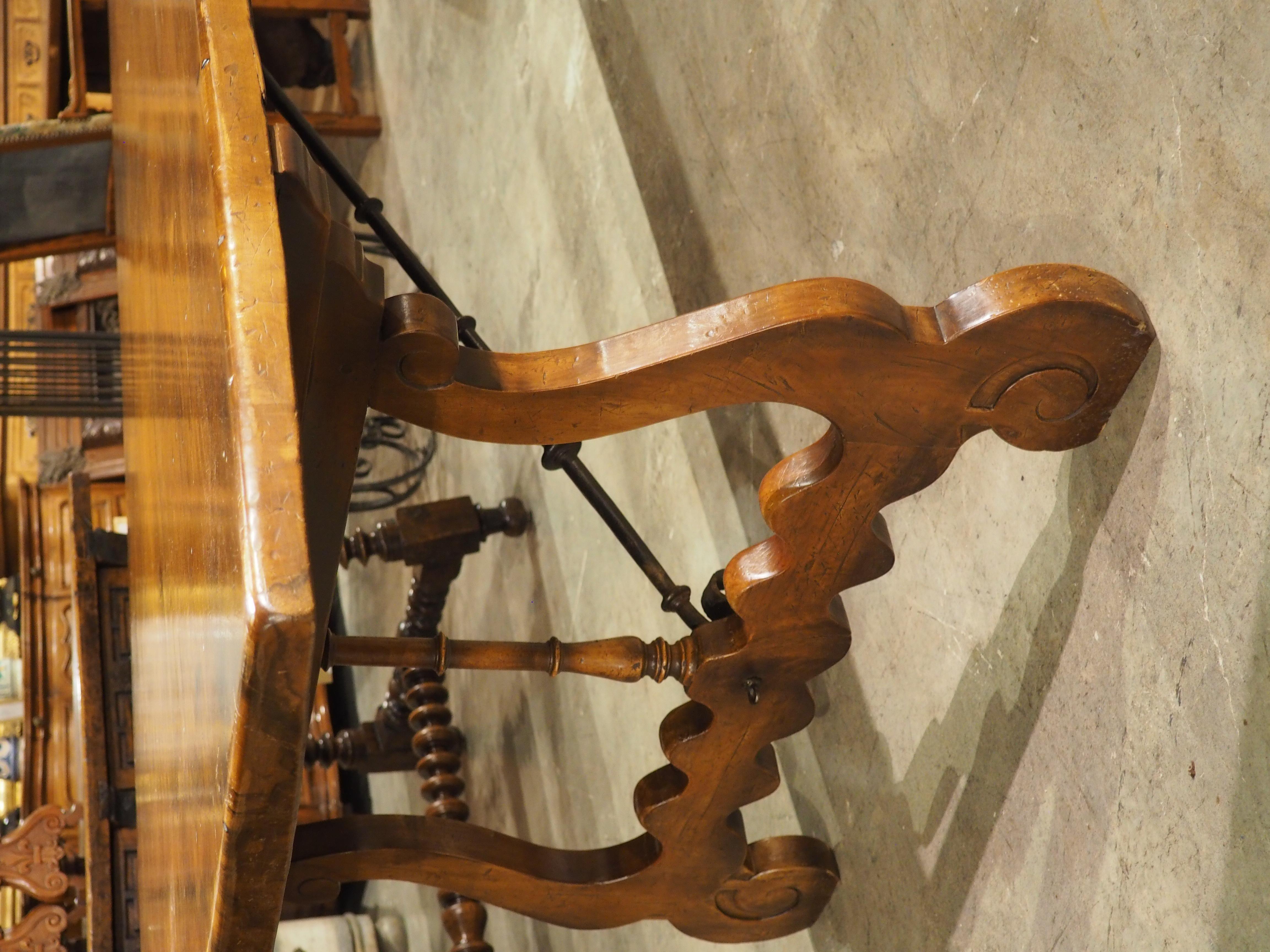 Large Spanish Walnut Dining Table With Wide Open Lyre Legs, Circa 1900 Tallado a mano en venta