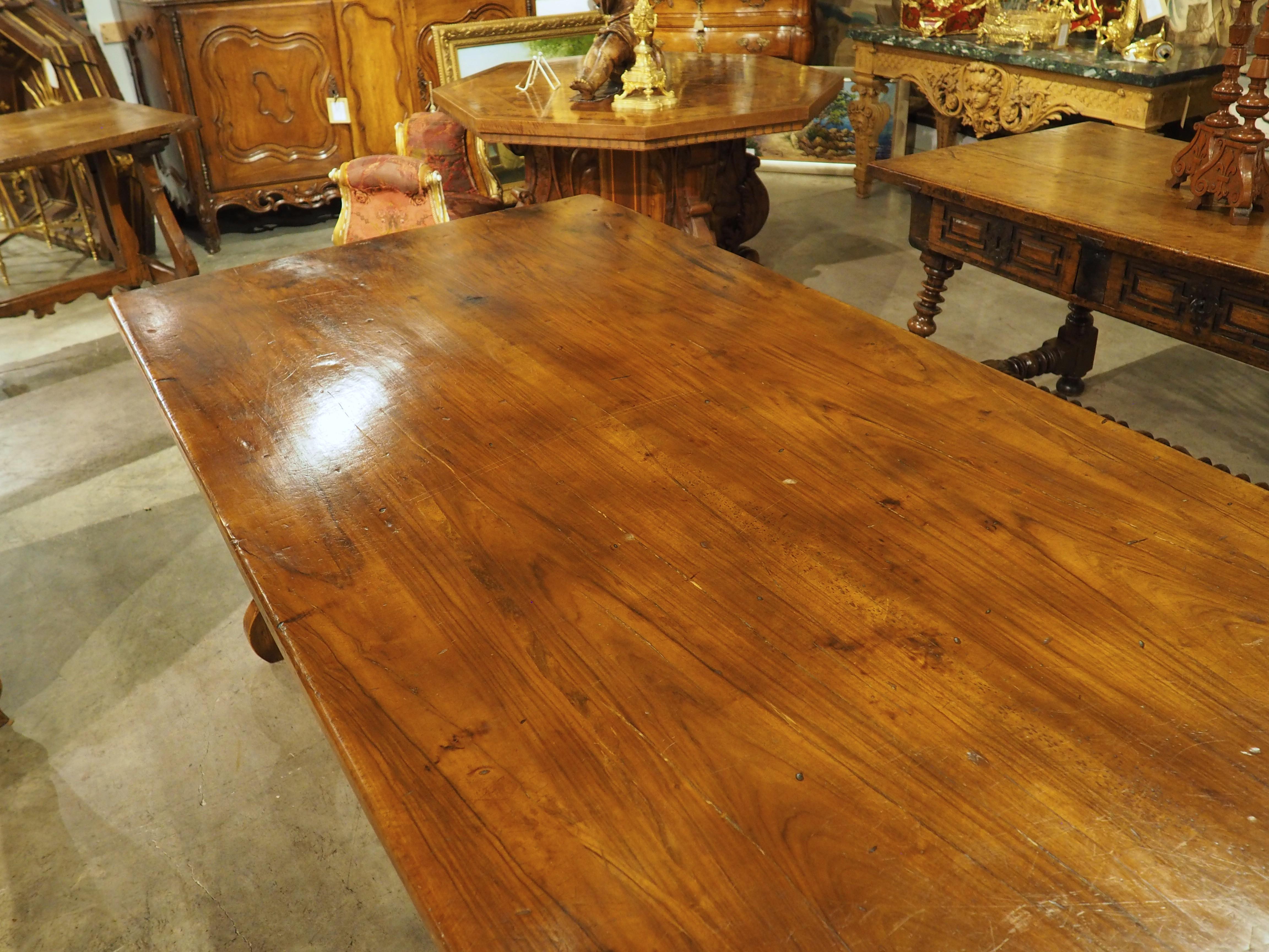 Large Spanish Walnut Dining Table With Wide Open Lyre Legs, Circa 1900 en venta 1