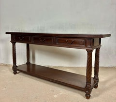 Große rustikale Konsole aus spanischem Nussbaum mit drei Schubladen und unterem Regal, 1930er Jahre