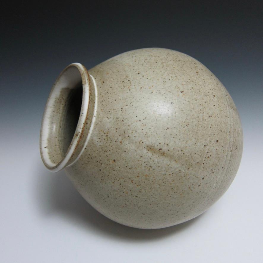 Large Speckled White Moon Jar by Jason Fox In New Condition For Sale In Burbank, CA