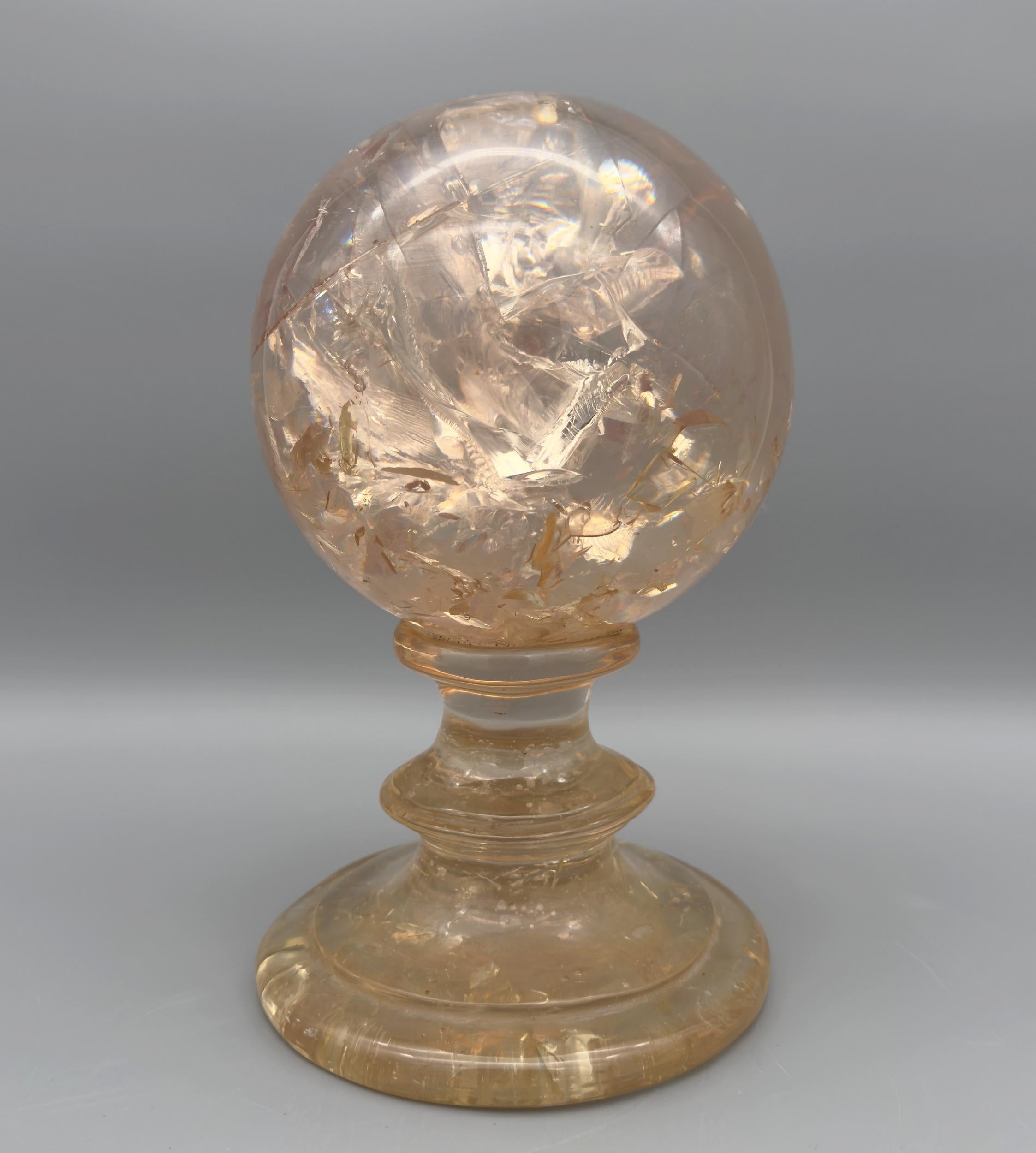 Sphere on its pedestal in fractal resin, slightly pinkish champagne color. One-of-a-kind piece

Biography : Pierre Giraudon, France (1923-2012)

Pierre Giraudon was born in 1923 in Paris. After studying botany and biology at the Sorbonne, he moved