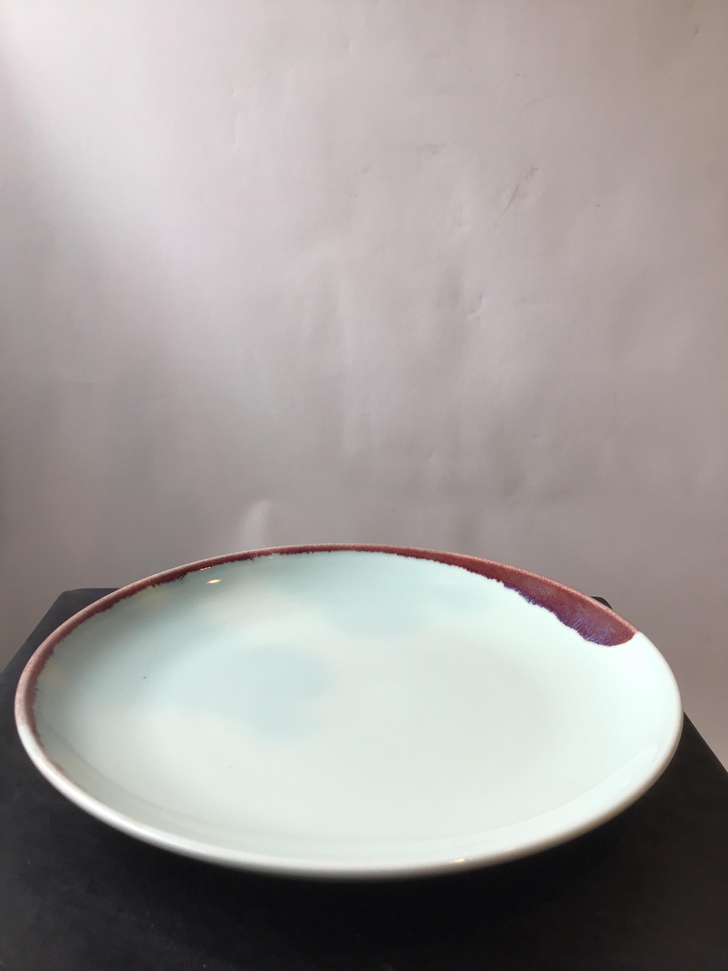 Large Spin Ceramics Dish with Red Accents In Good Condition For Sale In Tarrytown, NY