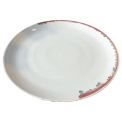 Grand plat en céramique Spin aux accents rouges