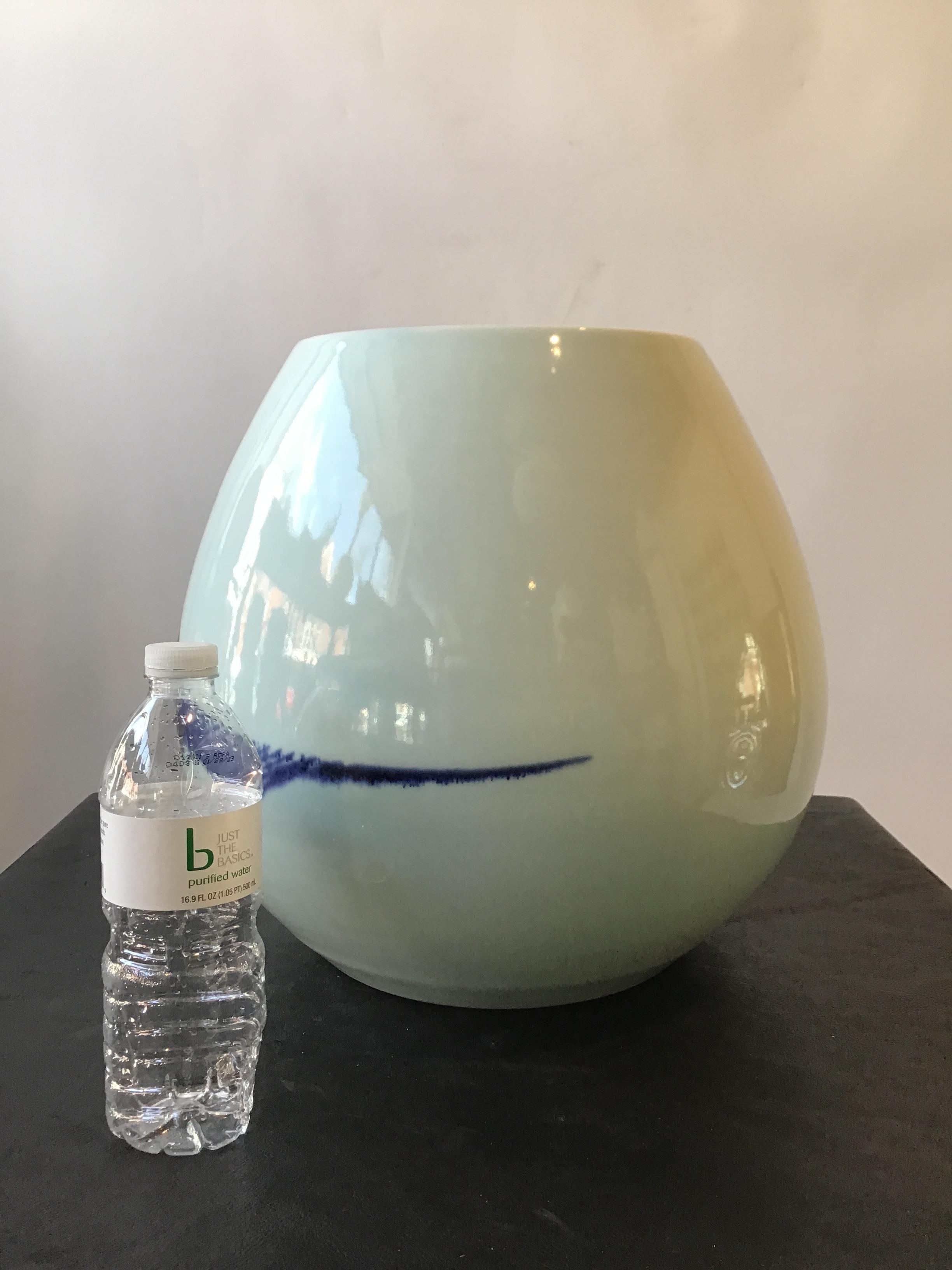 New, large spin ceramics vase.