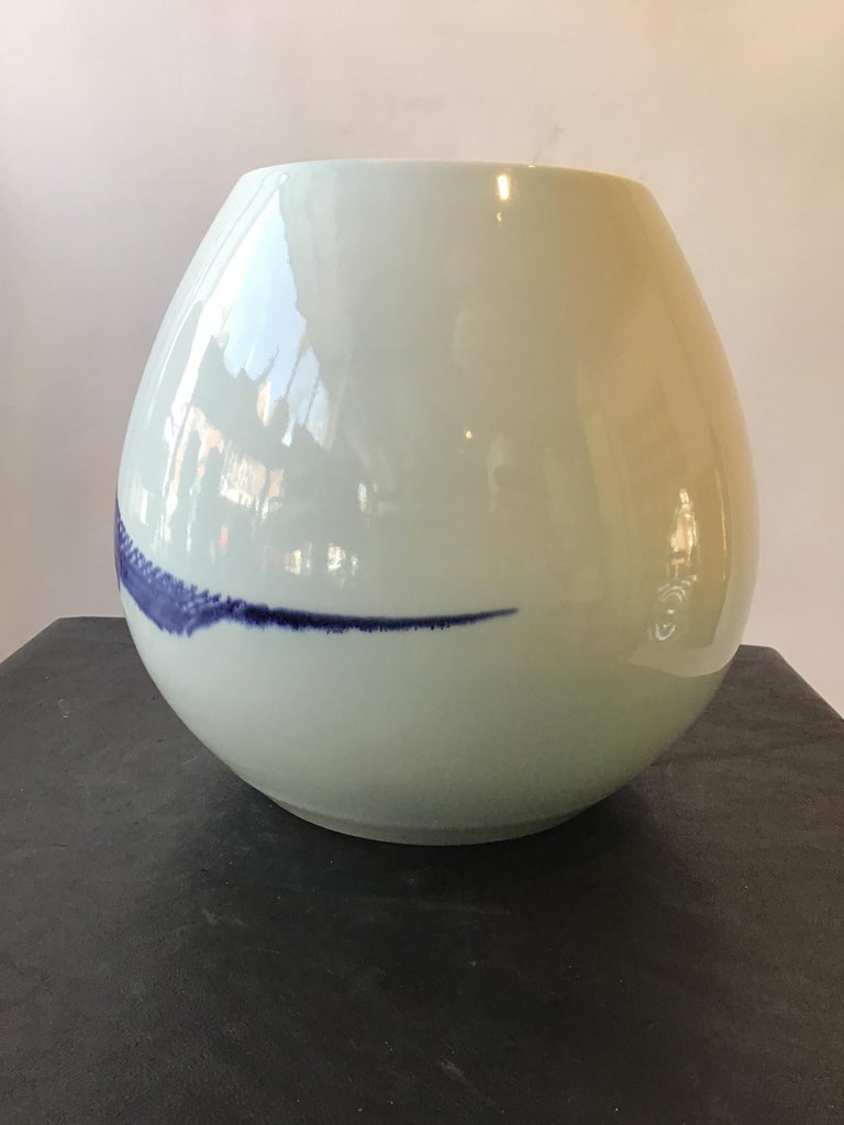Large Spin Ceramics White Vase with Blue Swirl For Sale at 1stDibs
