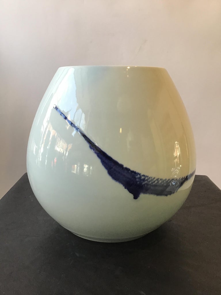 Large Spin Ceramics White Vase with Blue Swirl For Sale at 1stDibs