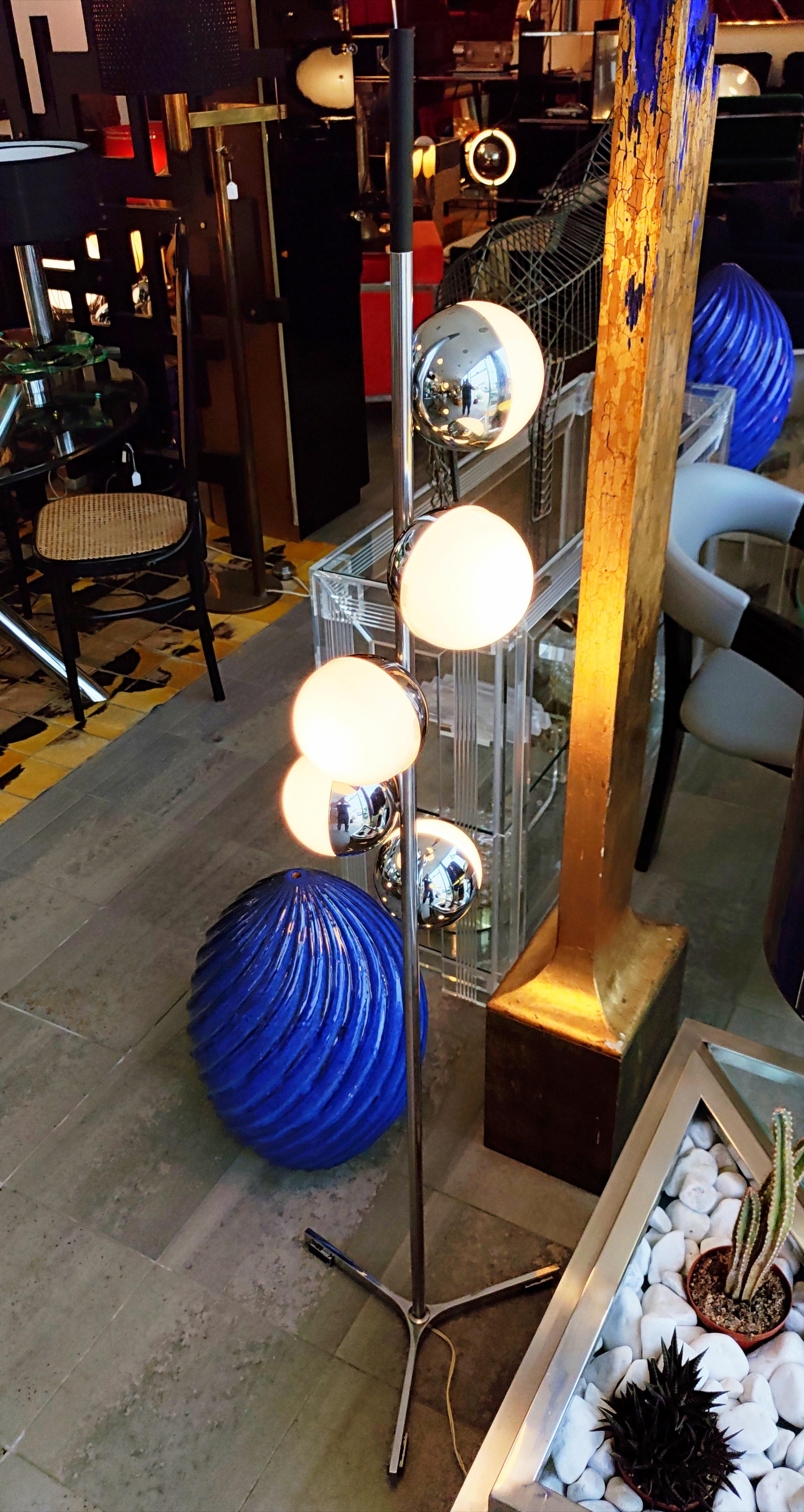 Grand lampadaire en forme de globes en spirale, Italie, années 1970 en vente 5
