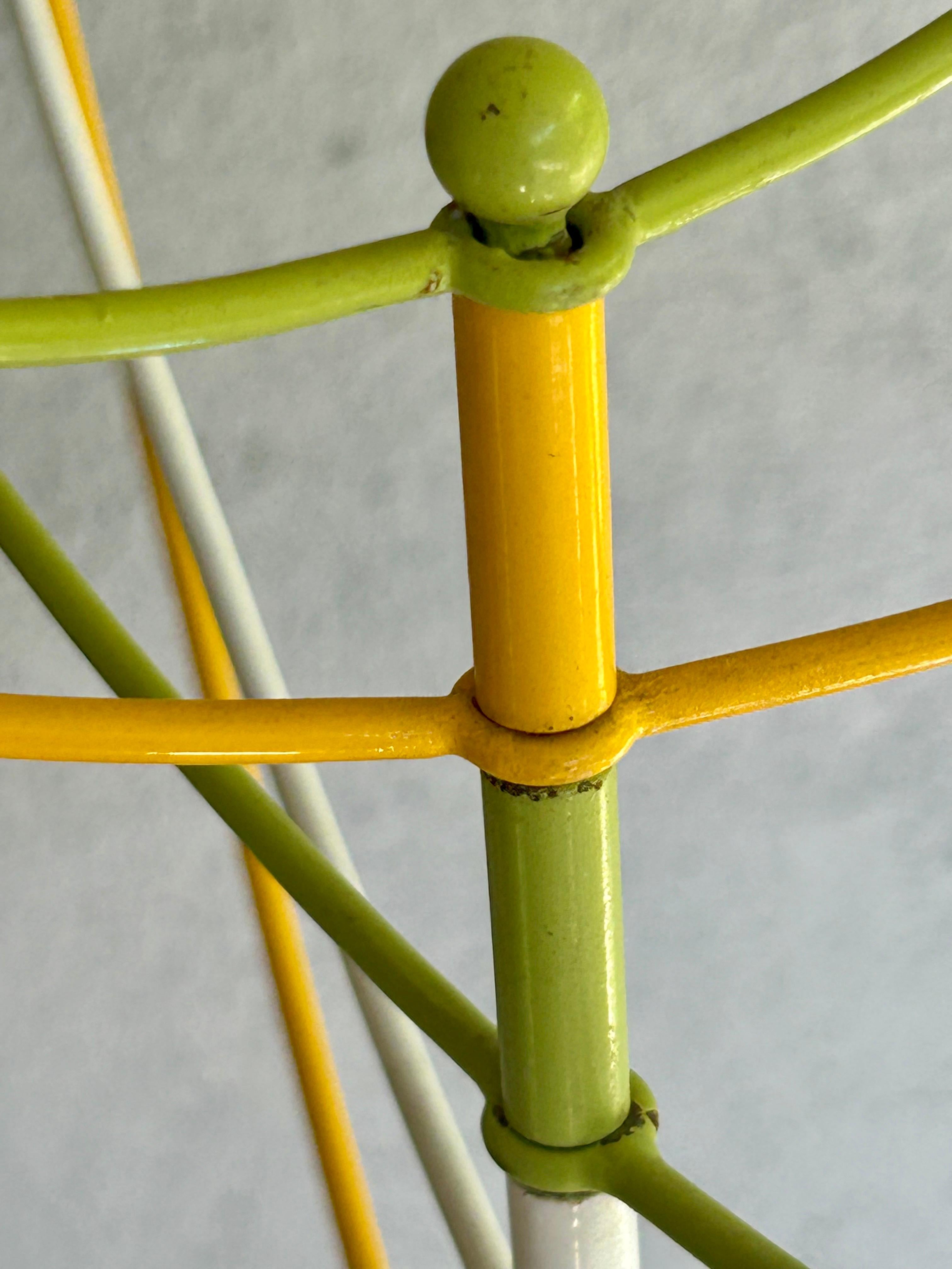 Original art object.
Fun colors.
Limited.
Powder coated steel.
Each ring spins around.
Original vintage condition.
Minor wear with patina.
No damage or repairs.
Presents well for decor and collections..
