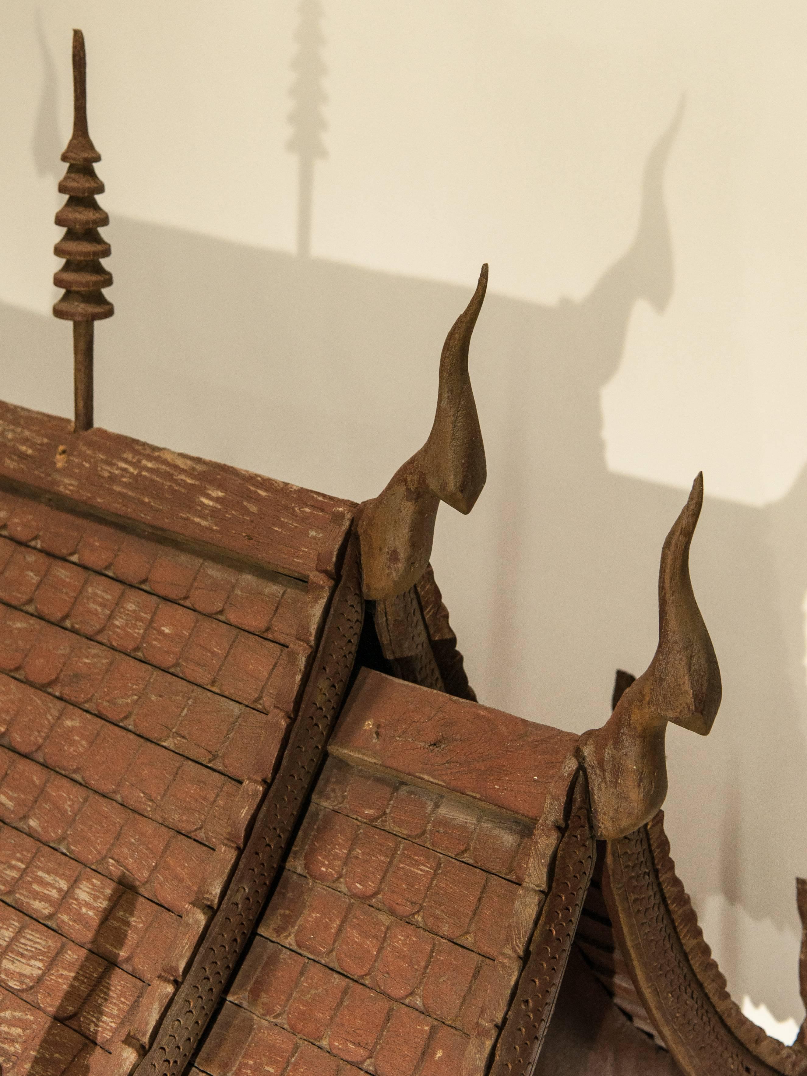 Großes Geisterhaus aus Nordthailand:: Teakholz:: Mitte des 20 9