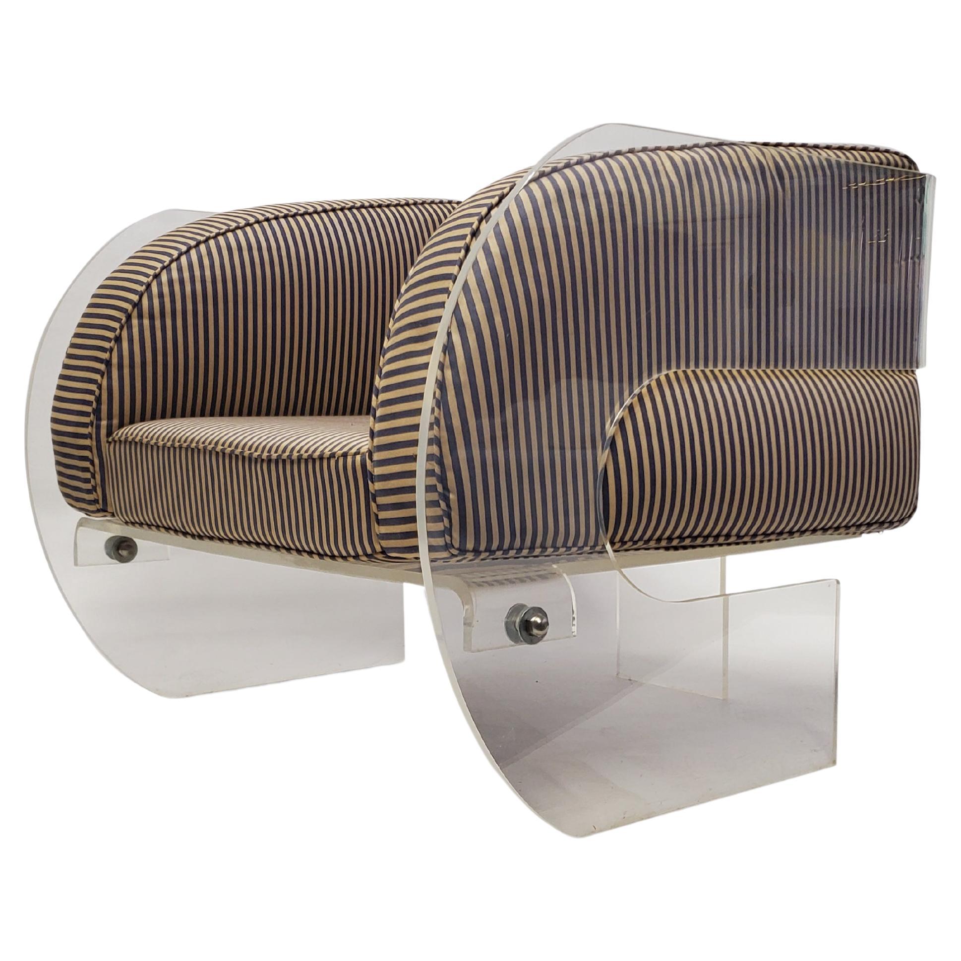 Grande chaise longue tripode en lucite de Spiros Zakas en vente