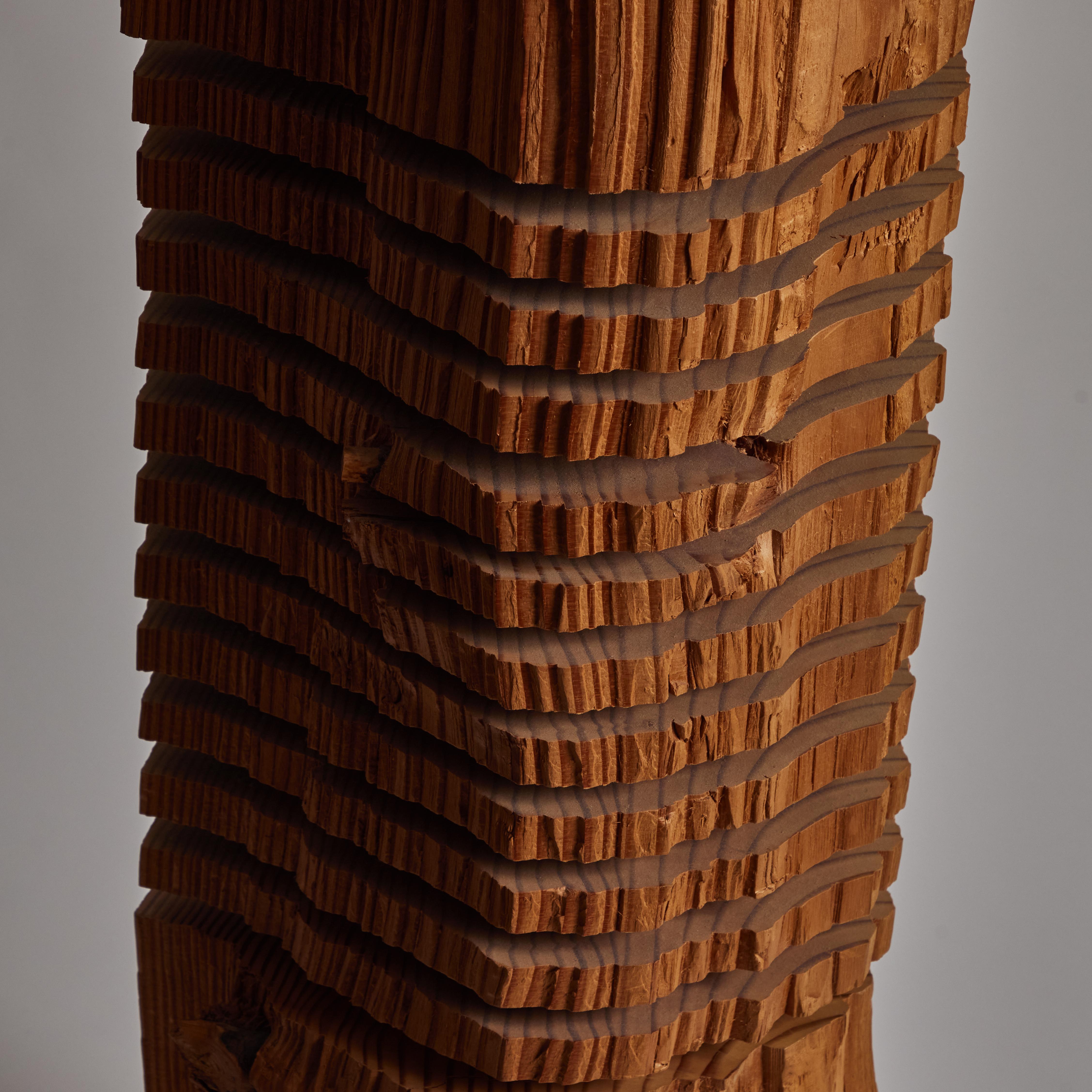 Aluminium Grande sculpture lumineuse en Wood Grain Fendu en vente