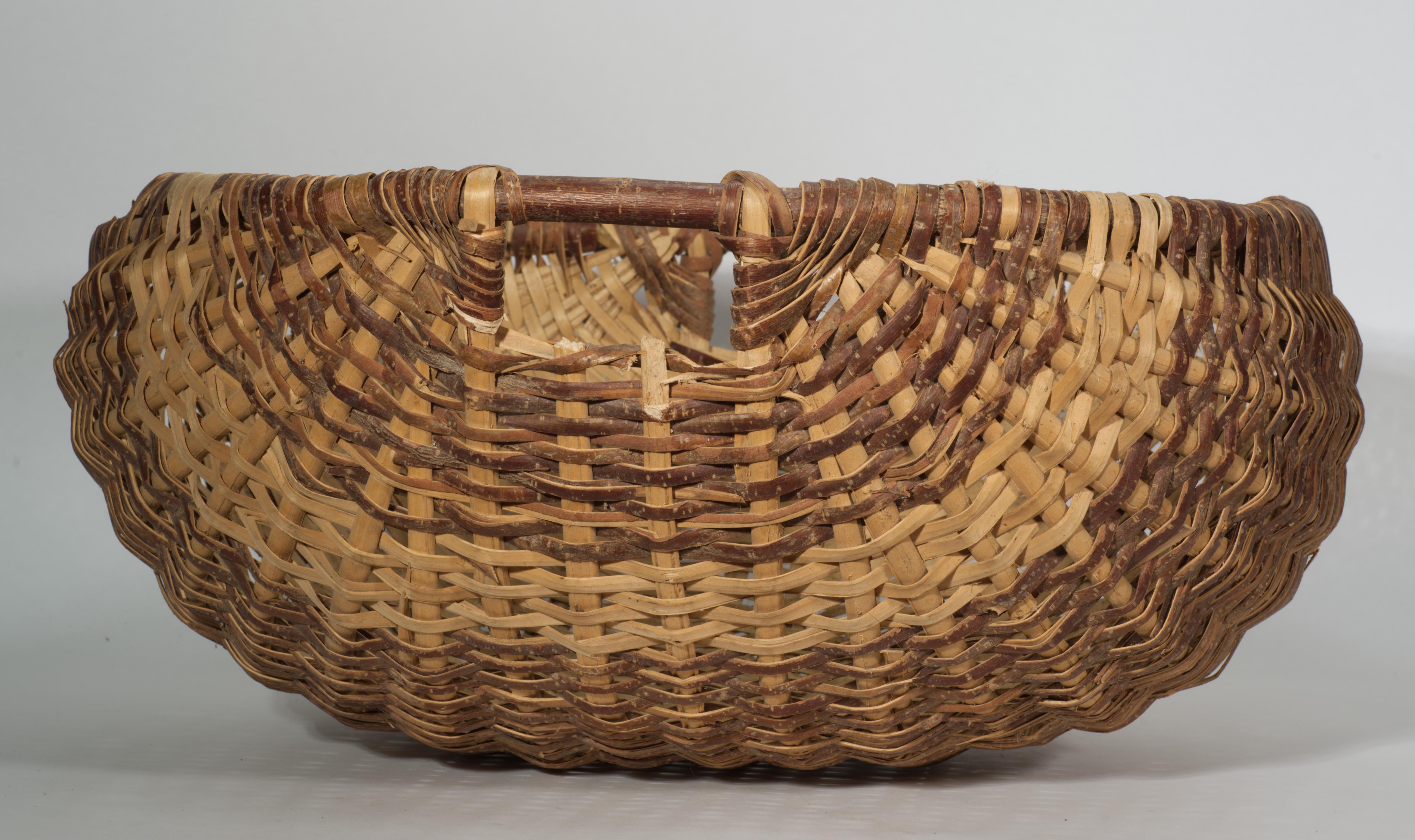 Large Split Oak American Spale Gathering Basket In Good Condition For Sale In Clifton Springs, NY