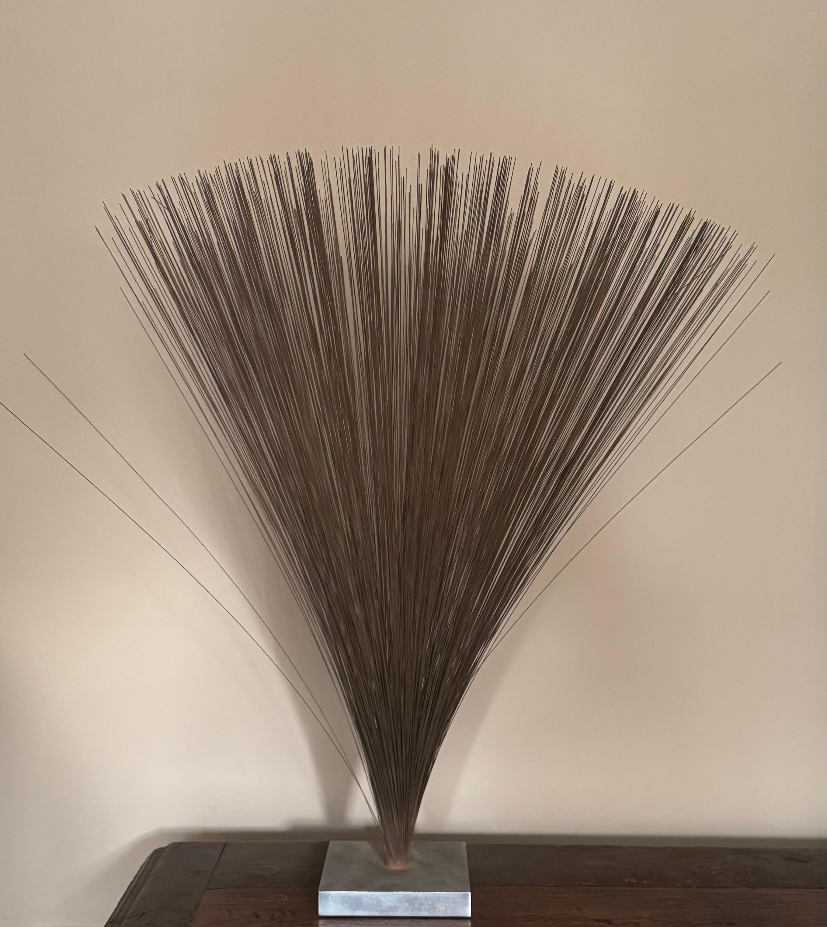Acier Grande sculpture Spray dans le style de Harry Bertoia c.1970. en vente