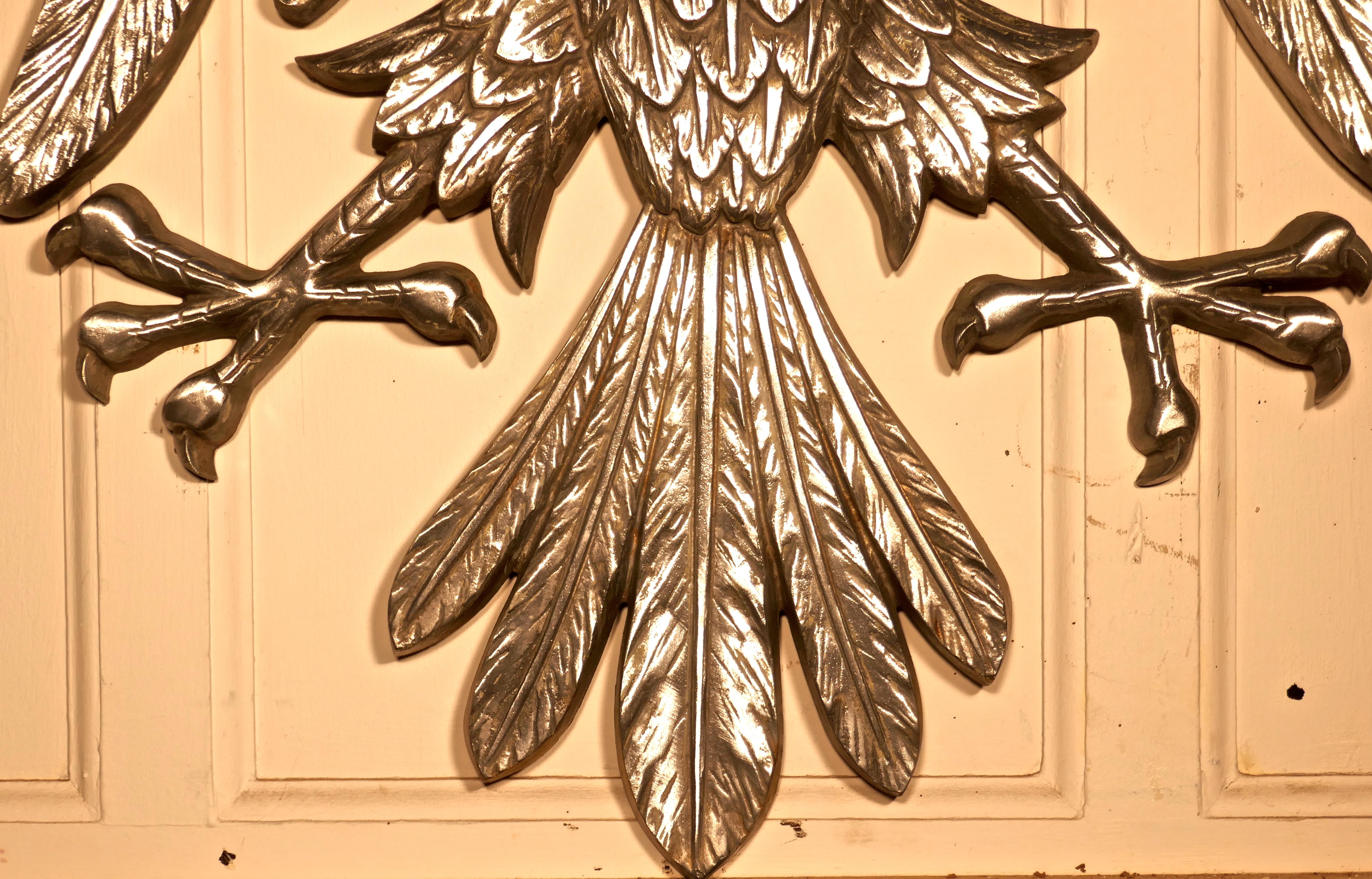 Large Spread Eagle Wall Plaque, Heraldic Trade Sign In Good Condition For Sale In Chillerton, Isle of Wight