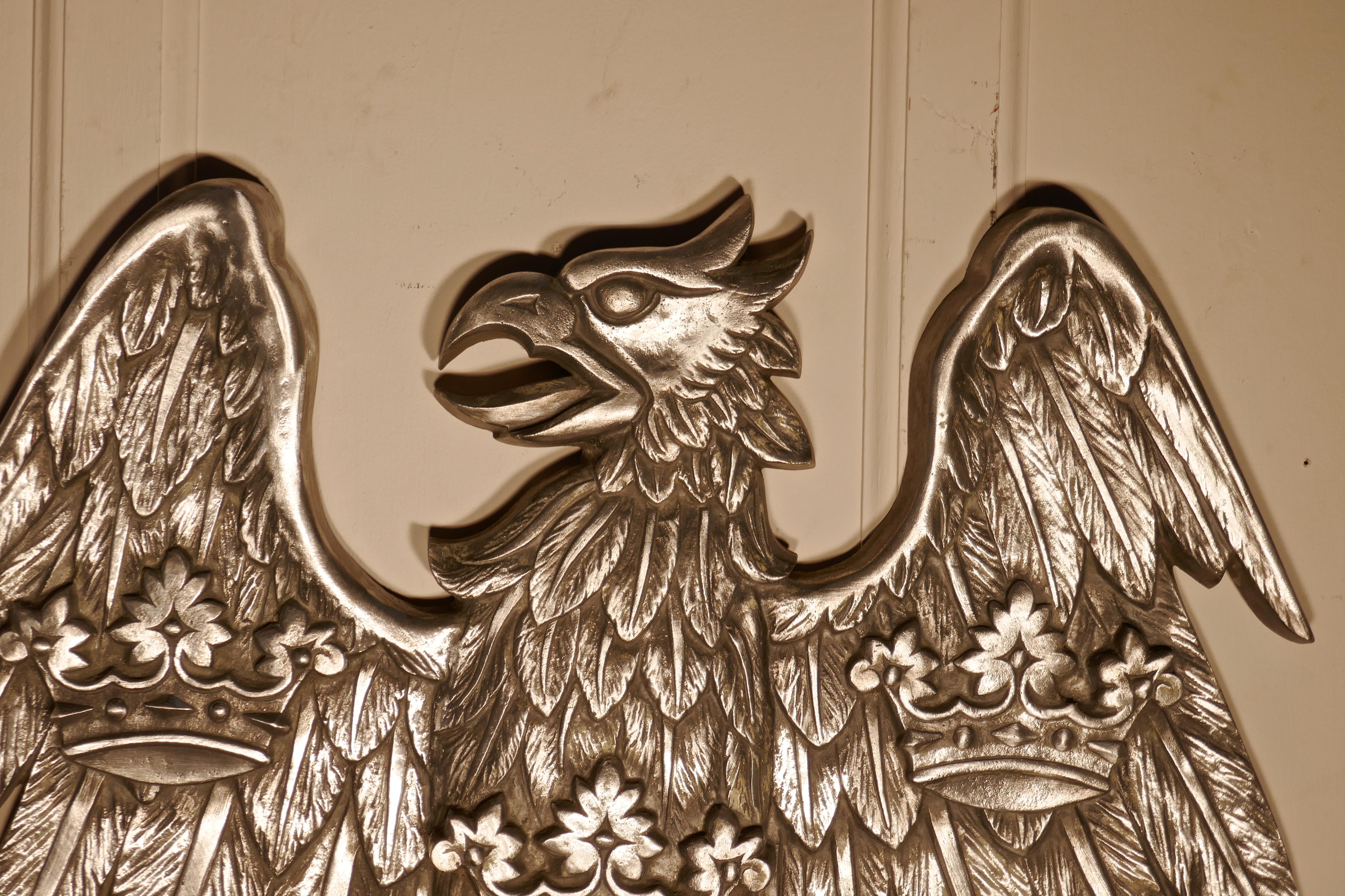 Große ausgebreitete Adler-Wandplakette, Wappenschild des Handels (20. Jahrhundert) im Angebot