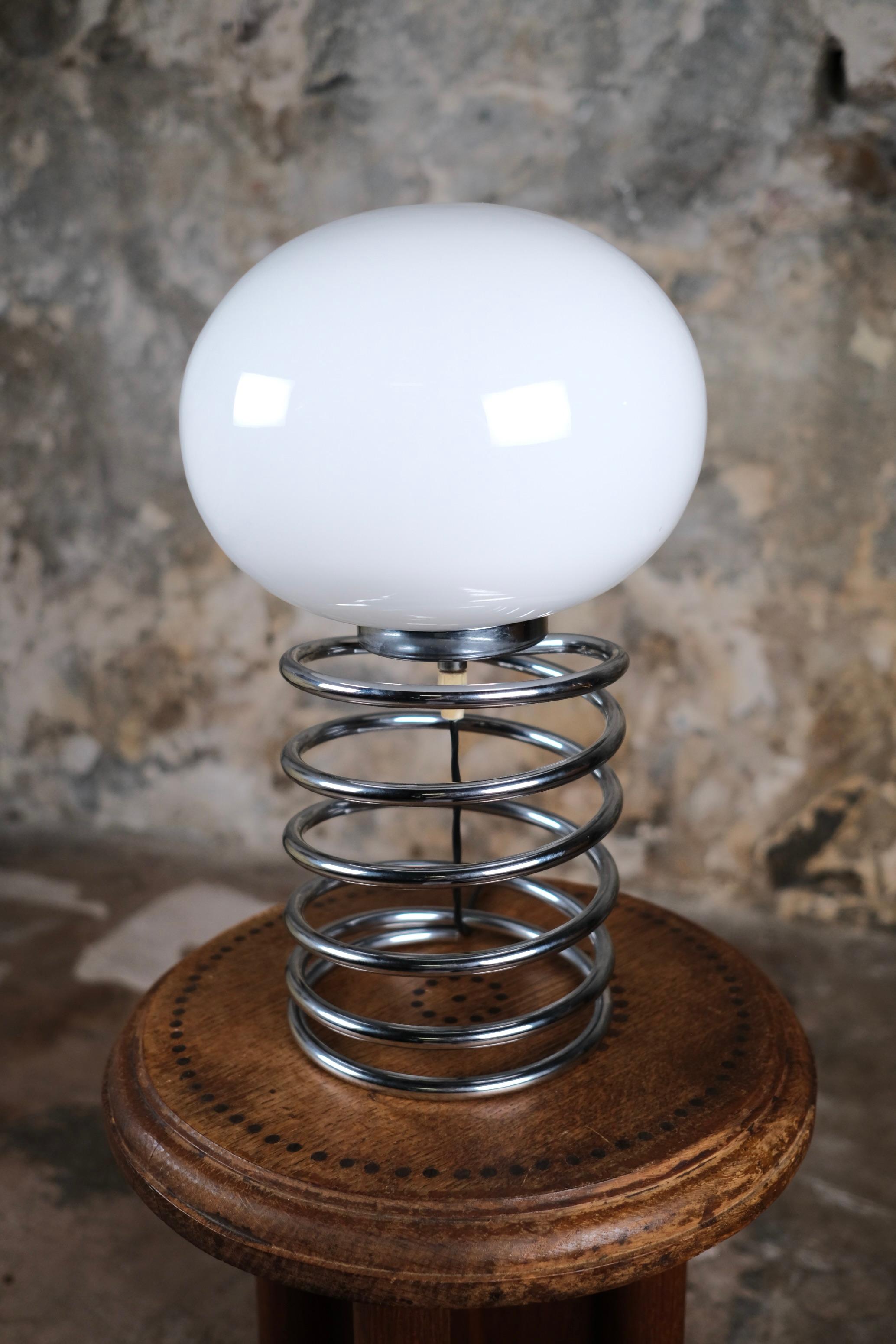 Large spring table lamp, Galeries Lafayette, France, 1970s In Good Condition For Sale In Lyon, FR