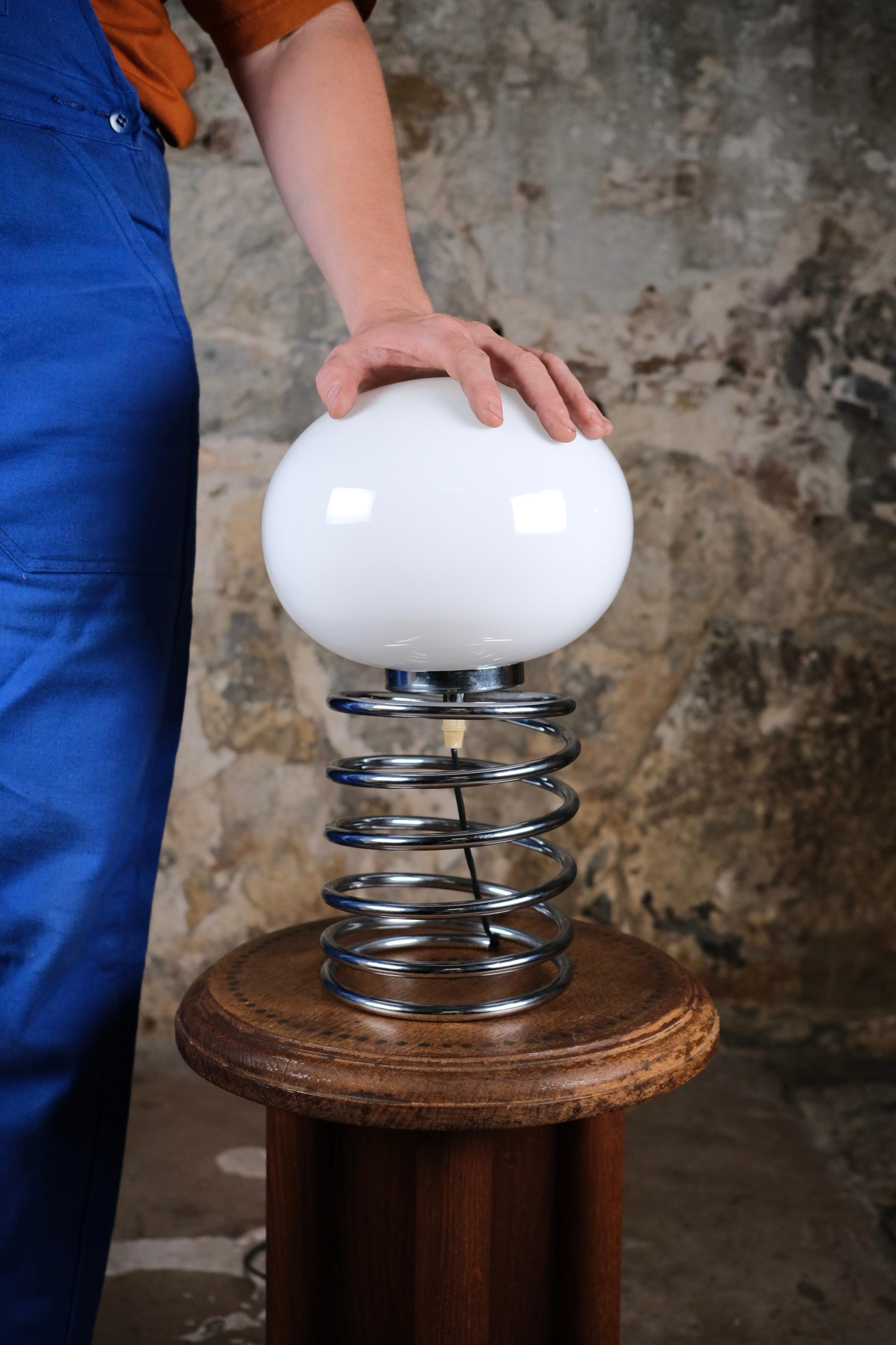 Large spring table lamp, Galeries Lafayette, France, 1970s For Sale 1