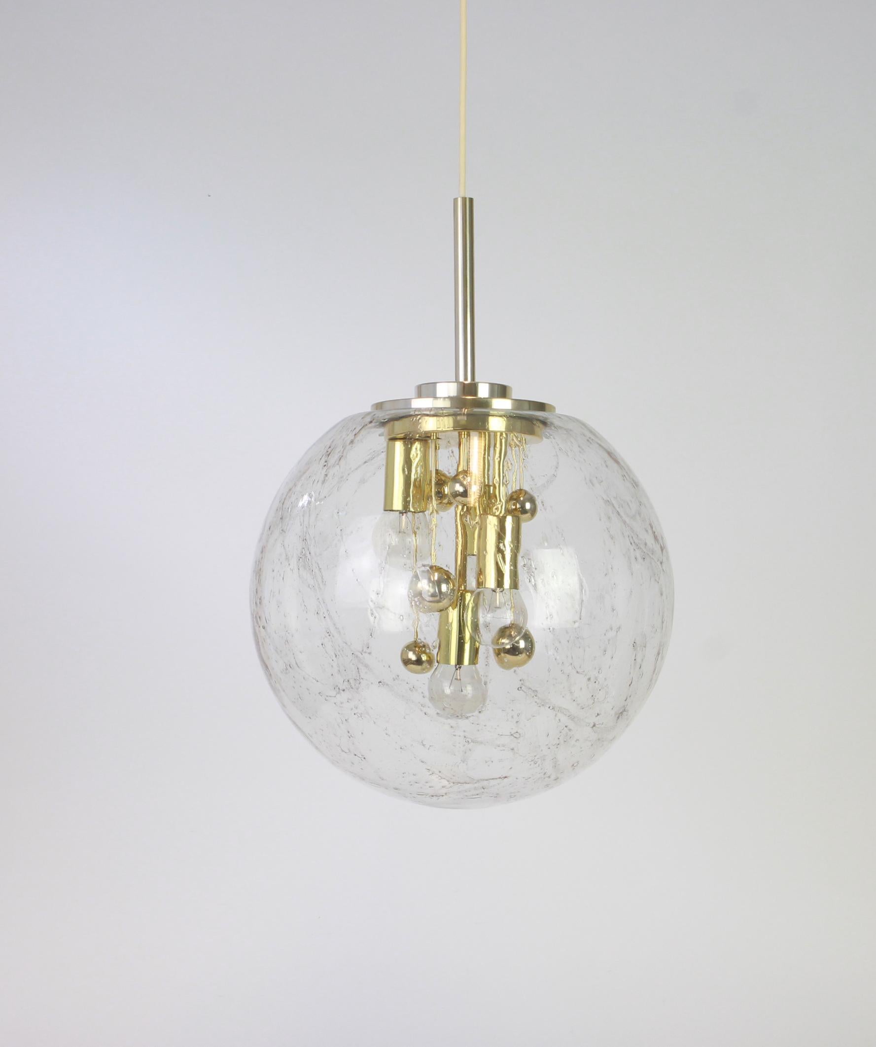 Doria ceiling light with large volcanic Murano crystal glass dome on golden aluminum base. 

Between the four bulbs are currently six ball reflectors, the so-called. 