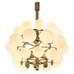 Grand lustre Sputnik avec trente globes en verre blanc 125cm/49.21in.