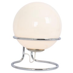 Grande lampada da tavolo Sputnik in cromo e vetro opalino , Italia, anni '70