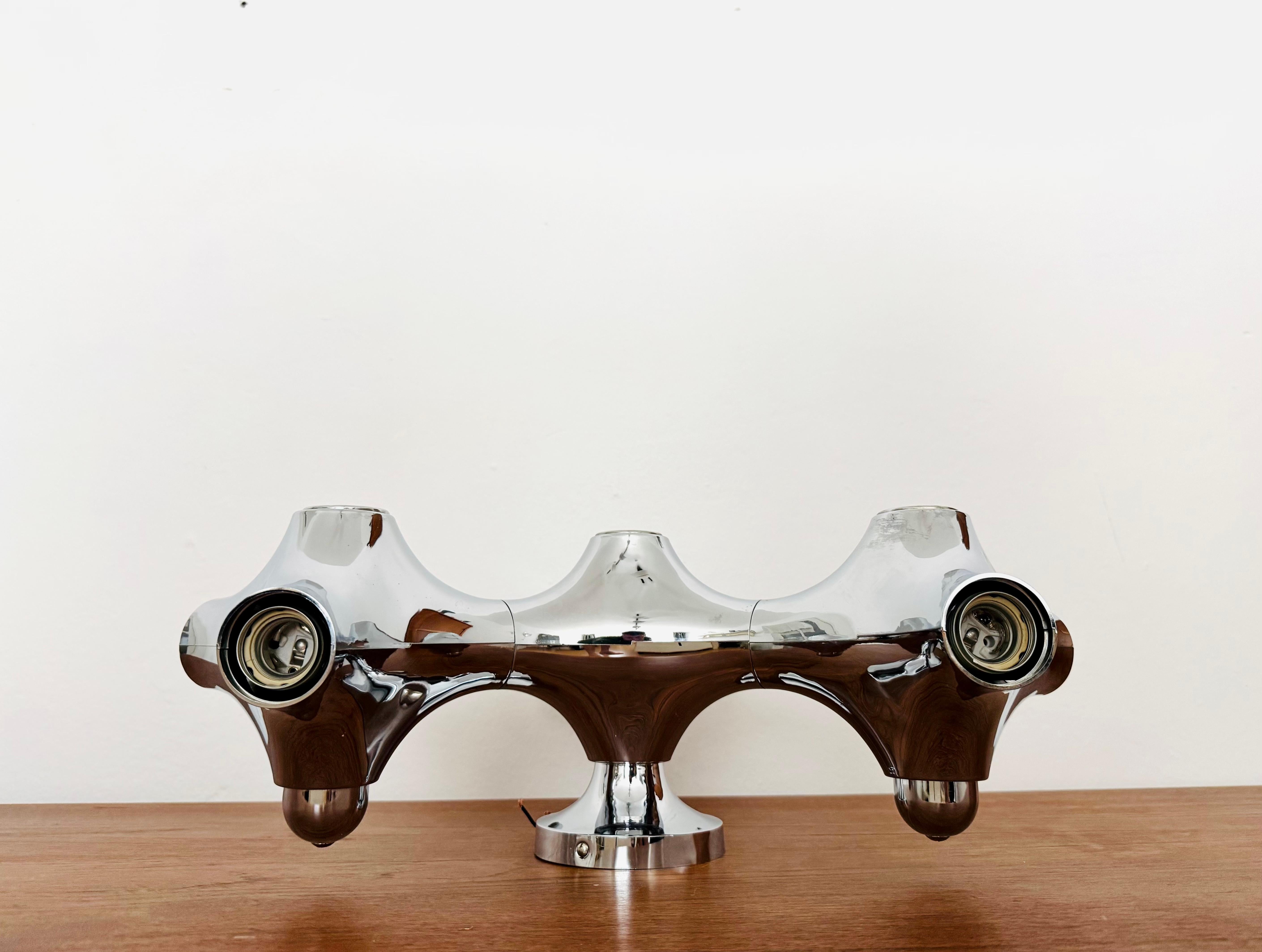 Impresionante lámpara de techo Sputnik de los años 70.
Diseño excepcional y mano de obra de muy alta calidad.
La lámpara es un punto culminante para cualquier habitación.

Fabricante: Gebrüder Cosack
Model No: Géminis

Estado:

Muy buen estado
