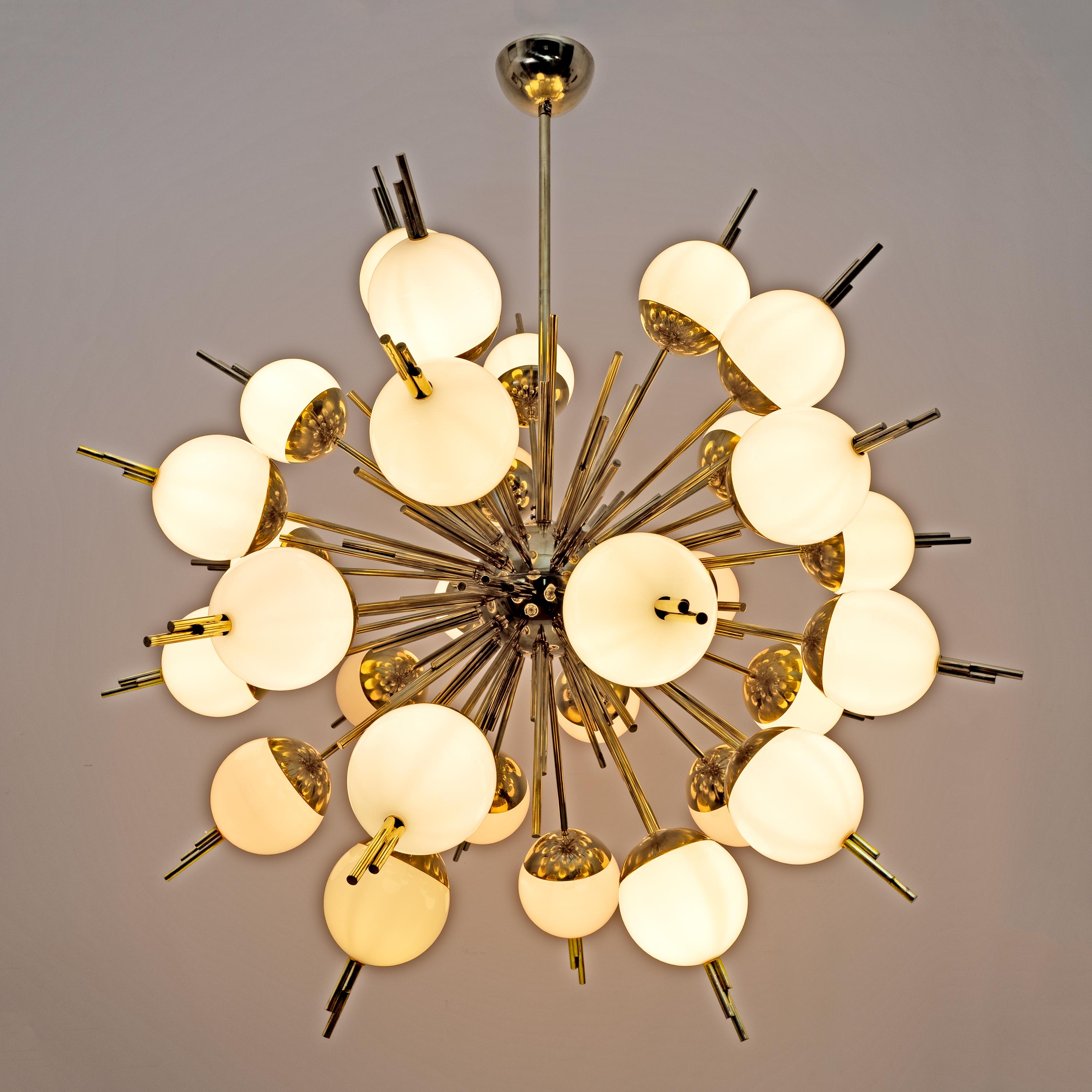 Moderne Grand lustre Spoutnik de Murano en verre et laiton en vente