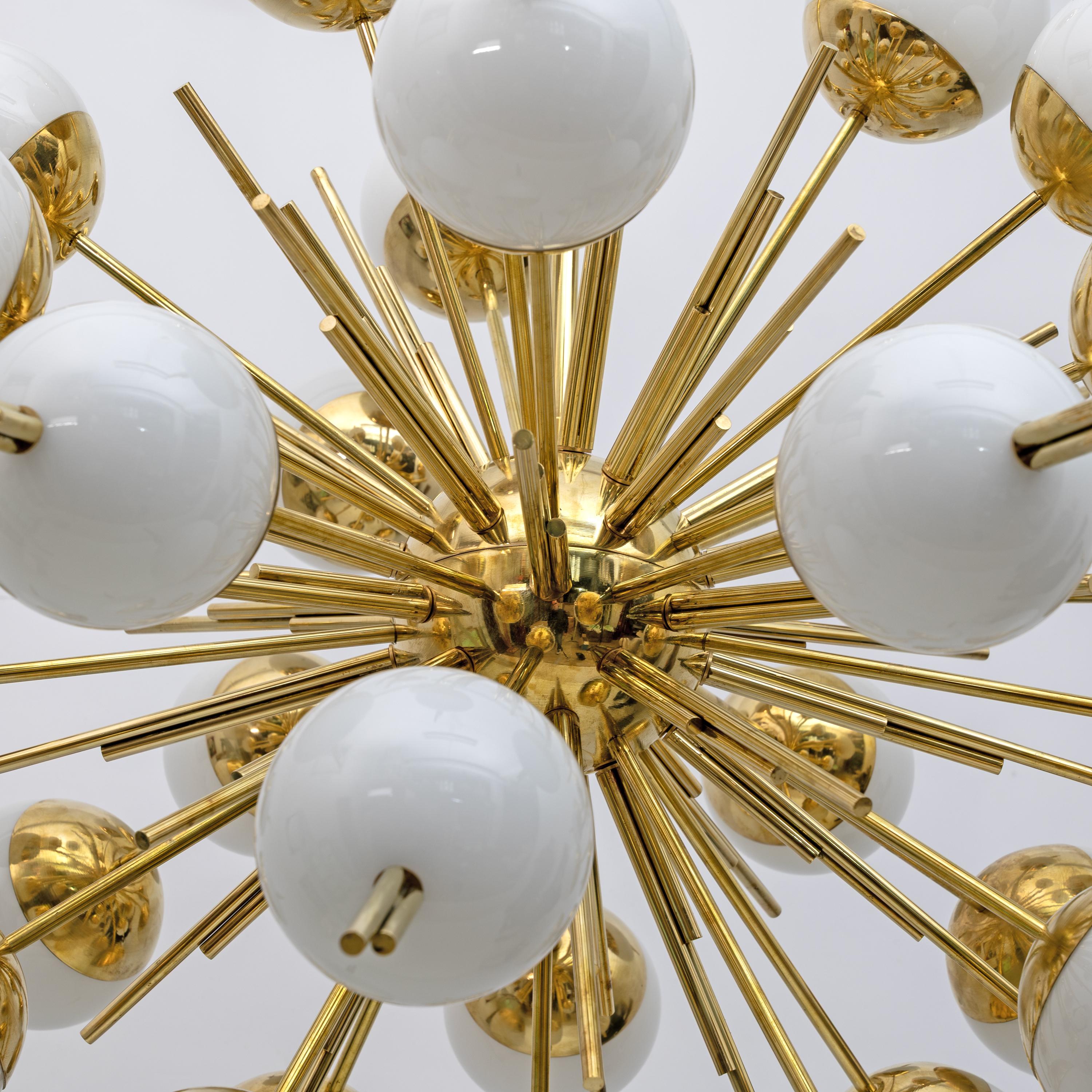 Grand lustre Spoutnik de Murano en verre et laiton Bon état - En vente à Puglia, Puglia